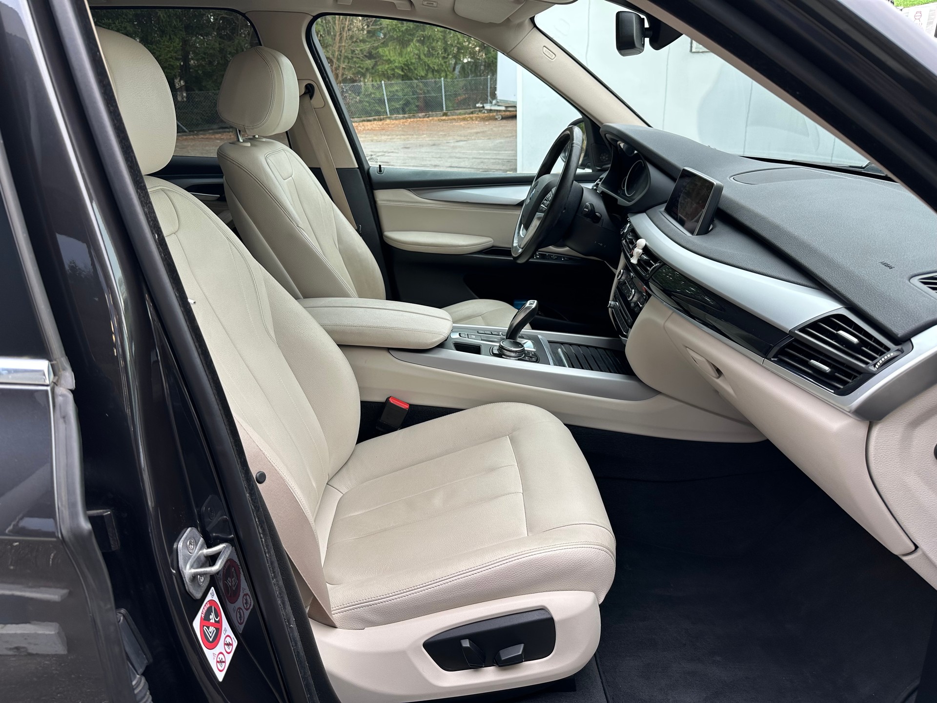 BMW X5 xDrive 25d Steptronic-image-11