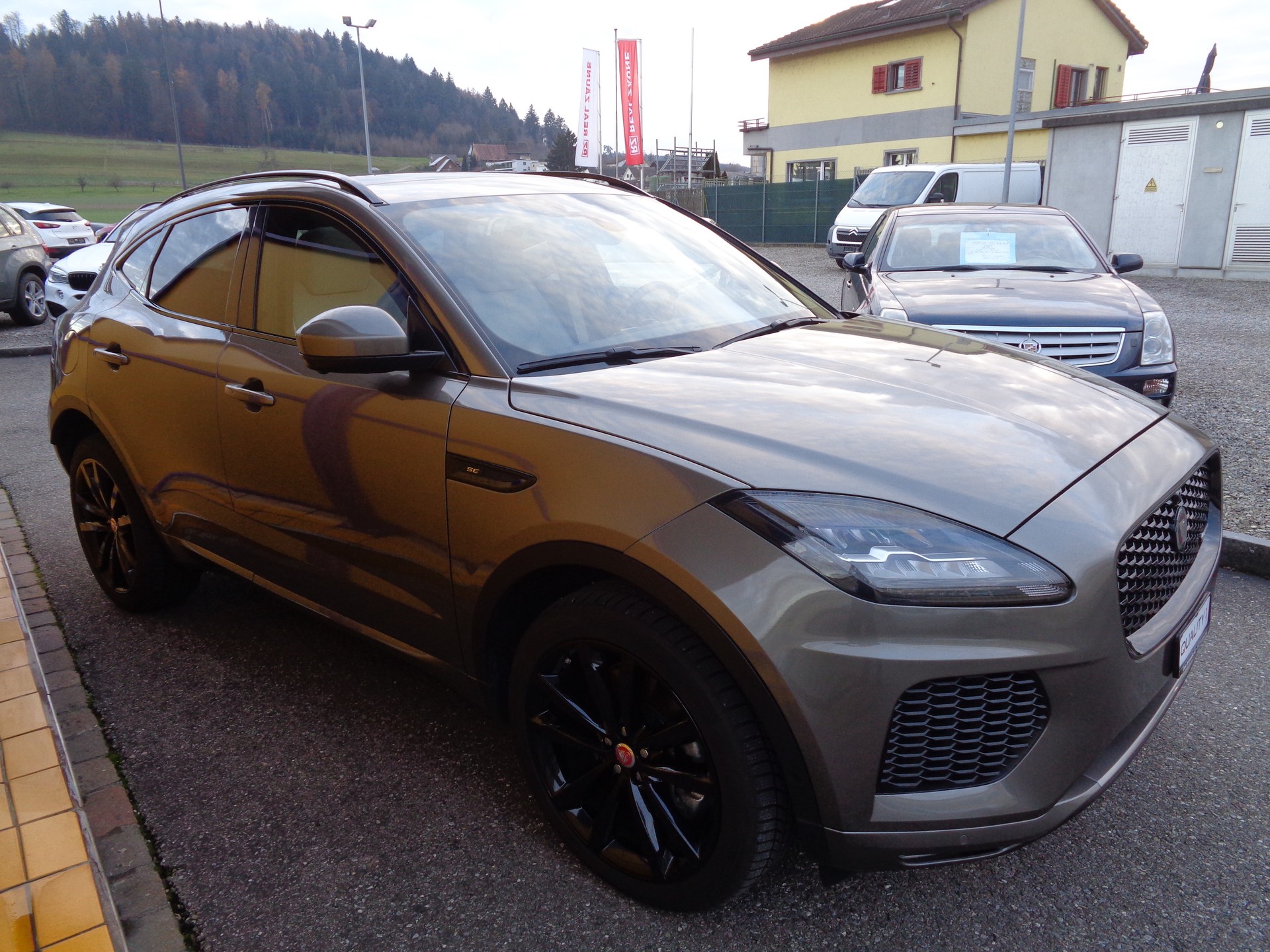 JAGUAR E-Pace 2.0 P250 R-Dynamic SE AWD Automatik-image-4
