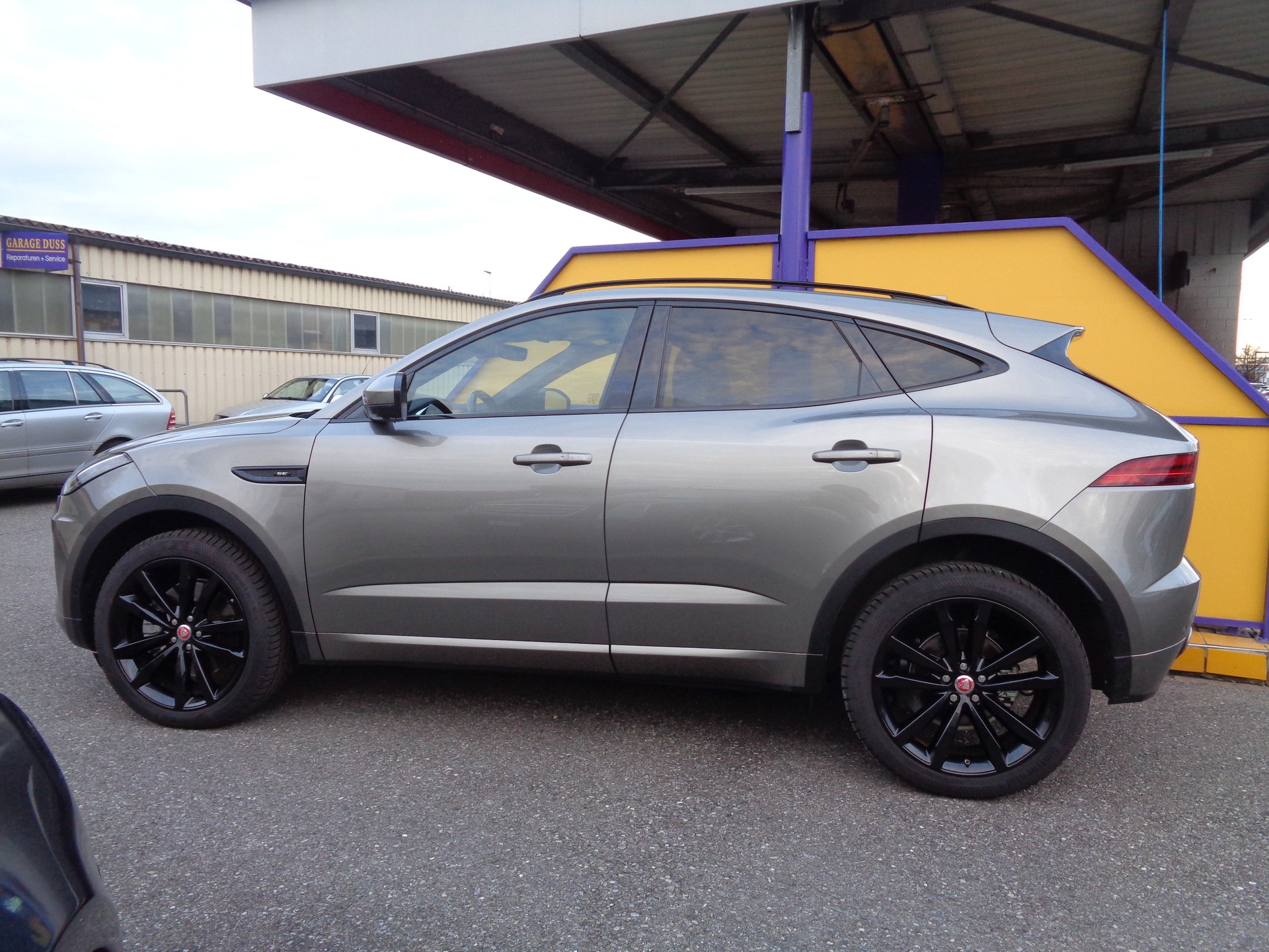 JAGUAR E-Pace 2.0 P250 R-Dynamic SE AWD Automatik-image-6