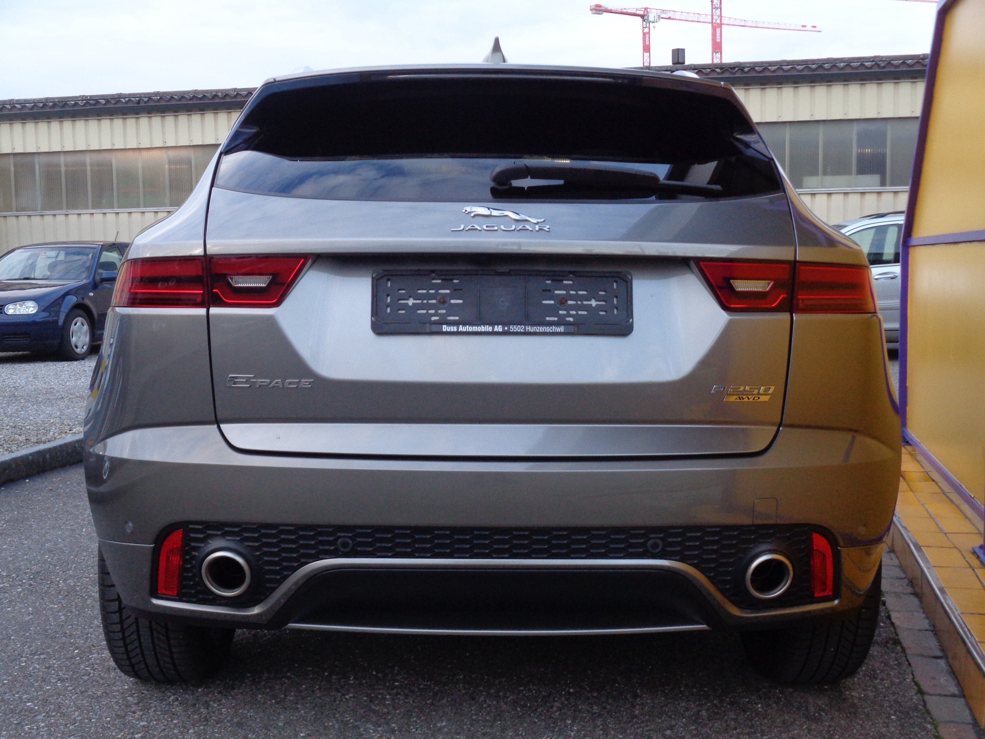 JAGUAR E-Pace 2.0 P250 R-Dynamic SE AWD Automatik-image-8