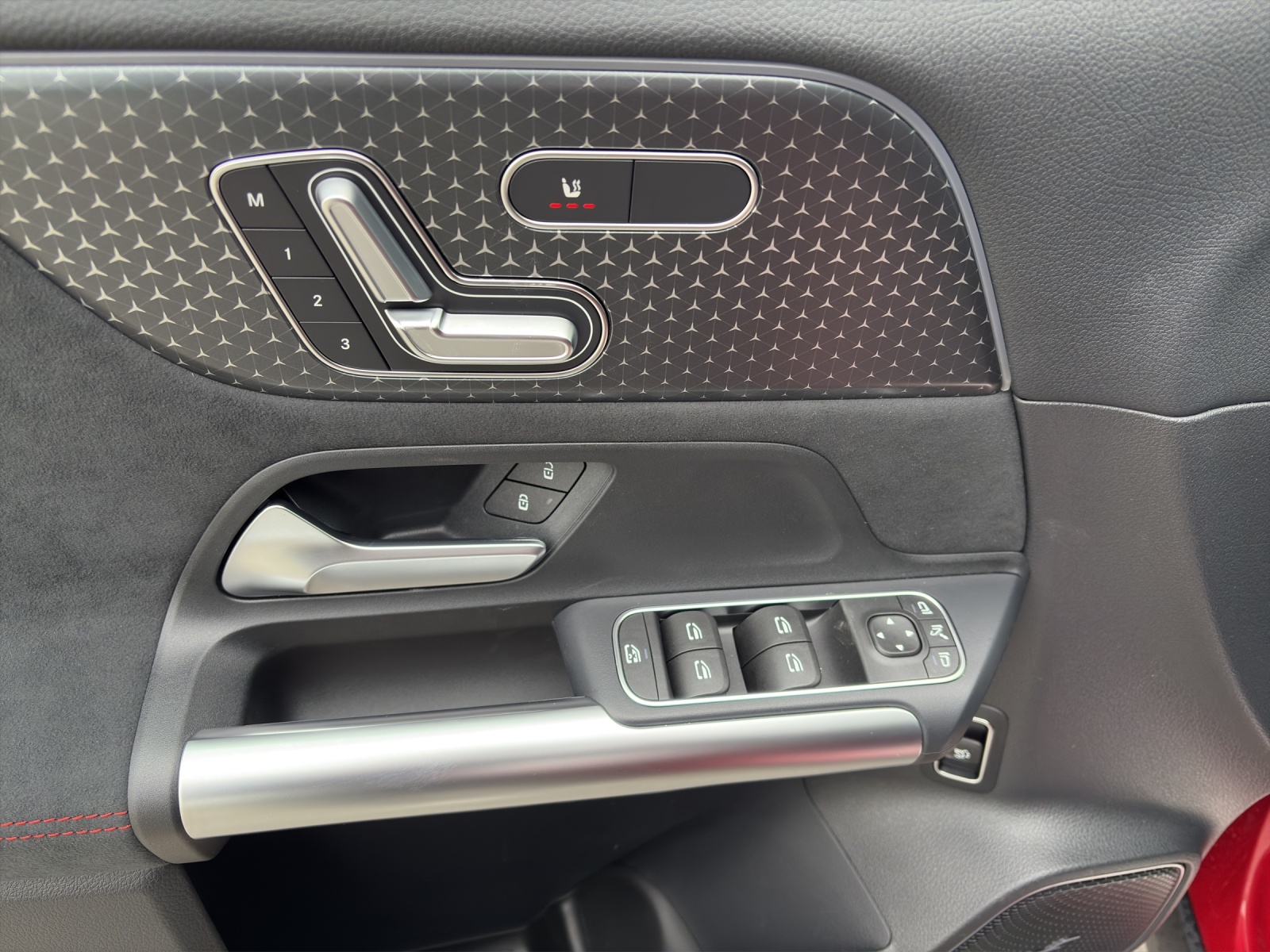 MERCEDES-BENZ EQA 300 66,5kWh 4Matic Excellence-image-13