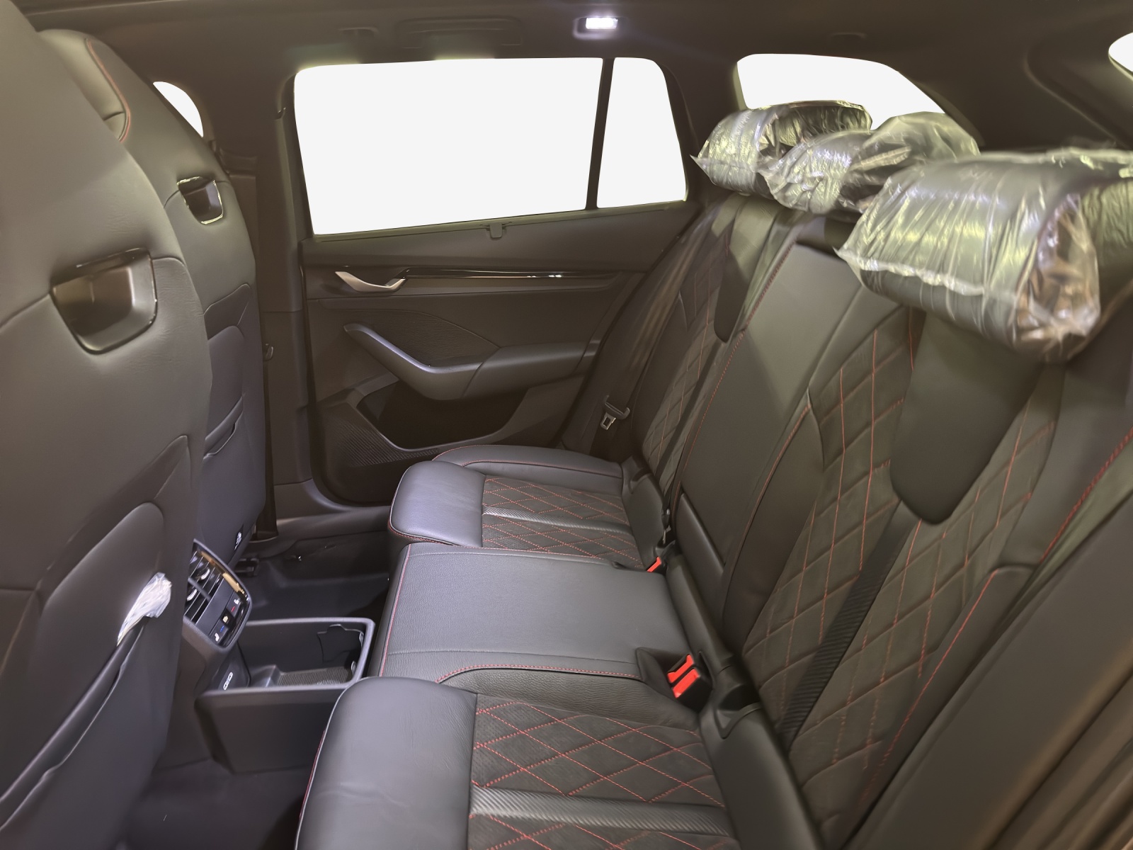 SKODA Octavia Combi 2.0 TSI DSG RS-image-11