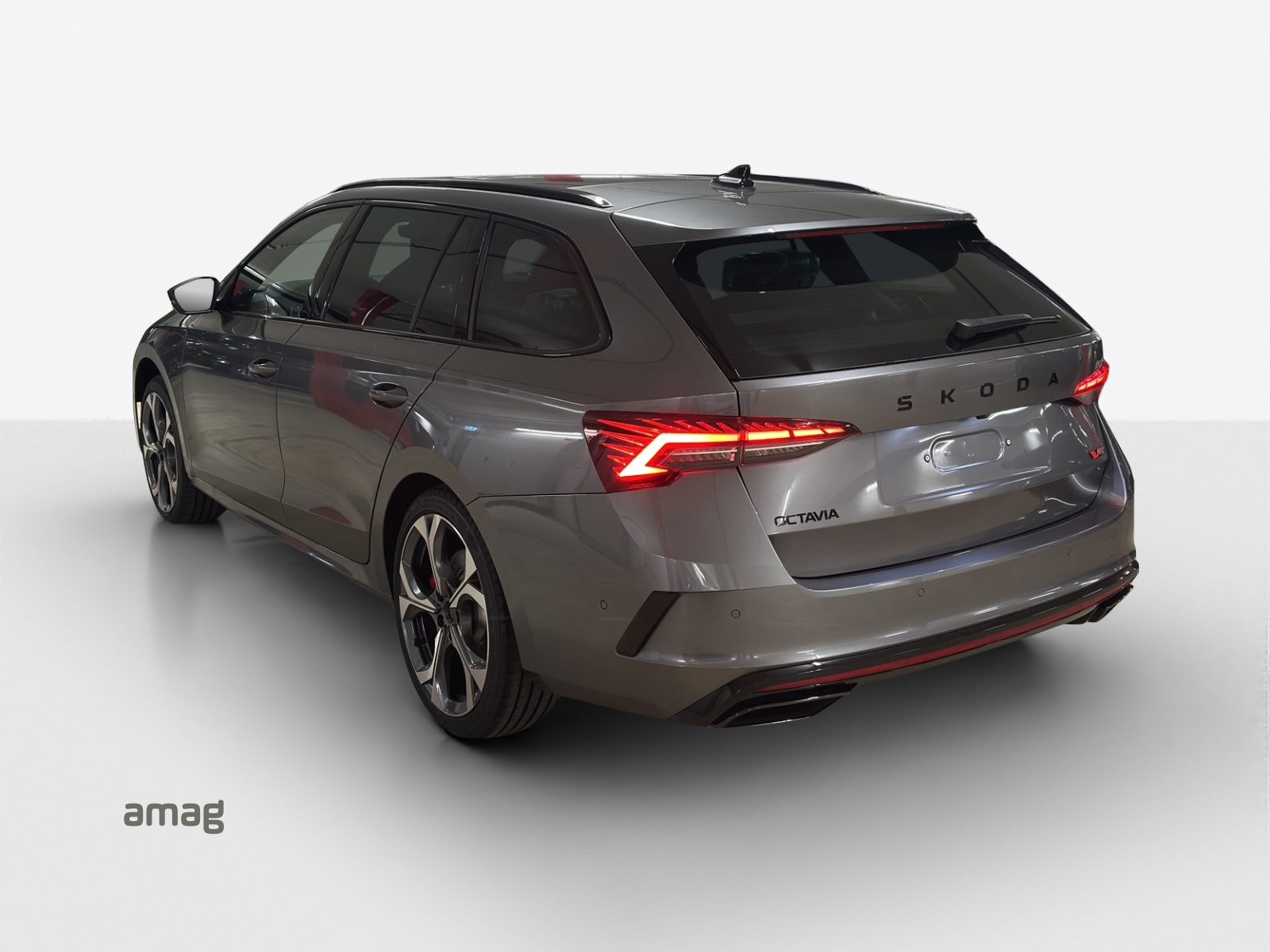 SKODA Octavia Combi 2.0 TSI DSG RS-image-2