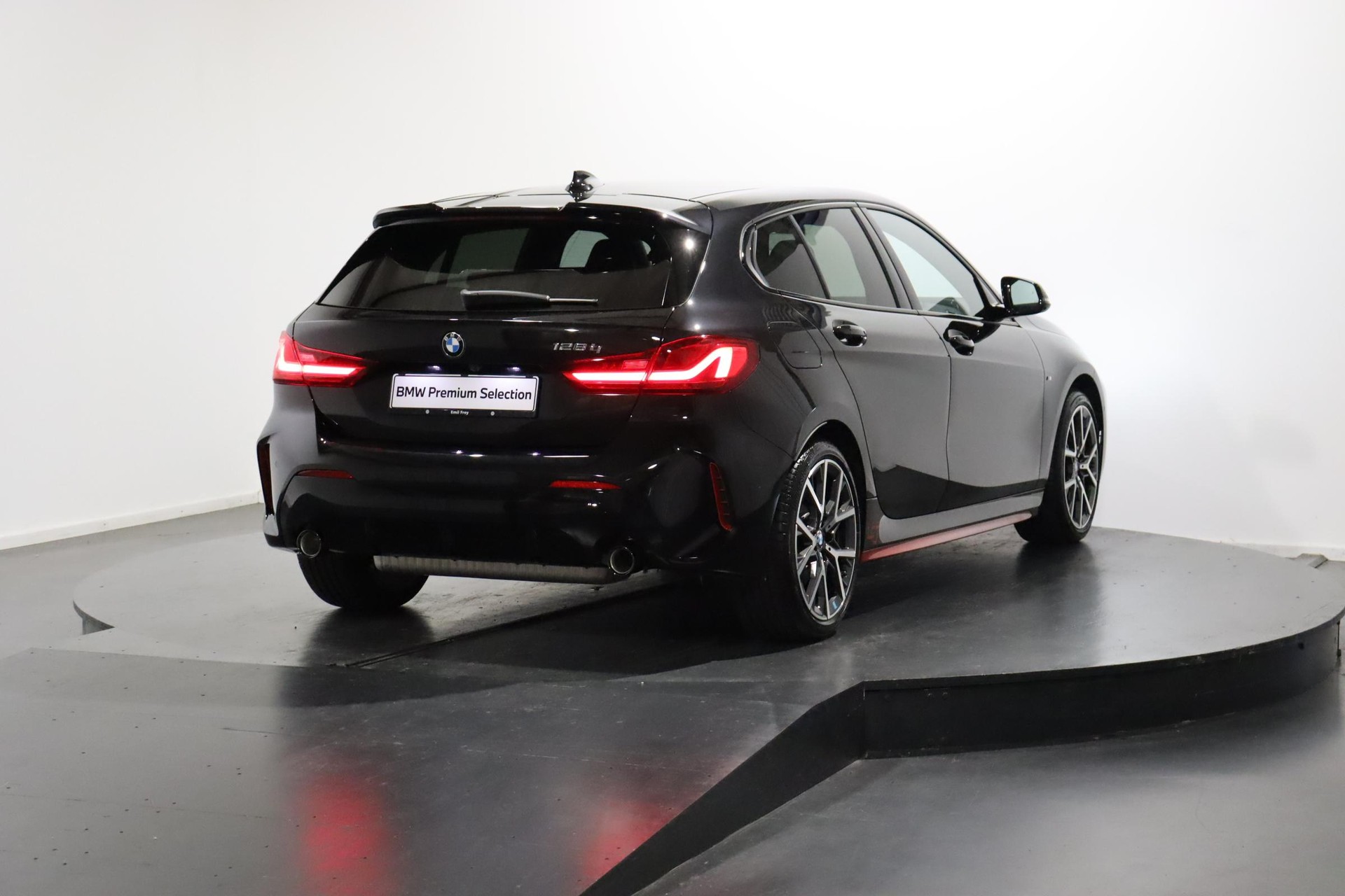 BMW 128ti-image-3