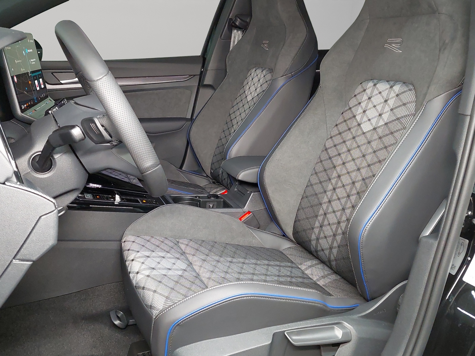 VW Golf 1.5 e TSI mHEV R-Line DSG-image-5