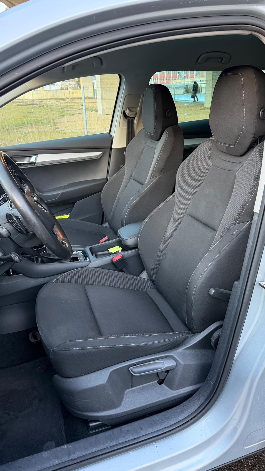 SKODA Karoq 2.0 TDI CR Ambition 4x4 DSG-image-6