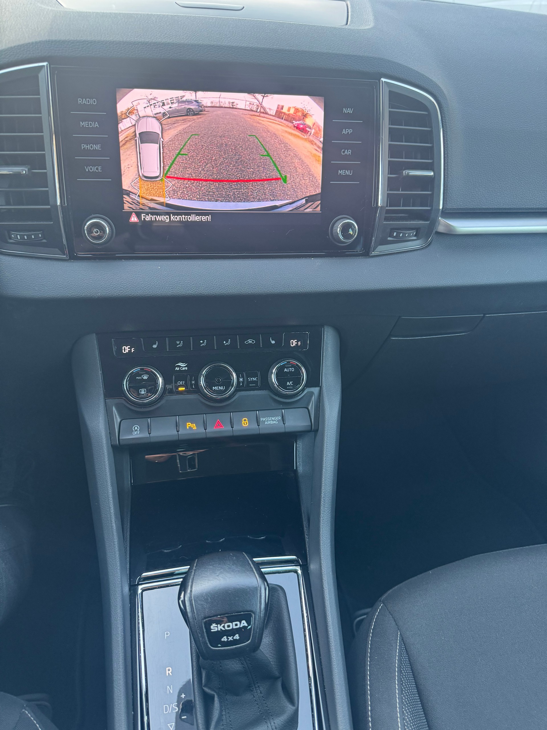SKODA Karoq 2.0 TDI CR Ambition 4x4 DSG-image-9