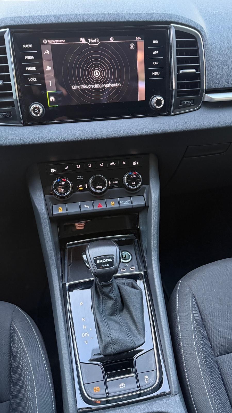 SKODA Karoq 2.0 TDI CR Ambition 4x4 DSG-image-4