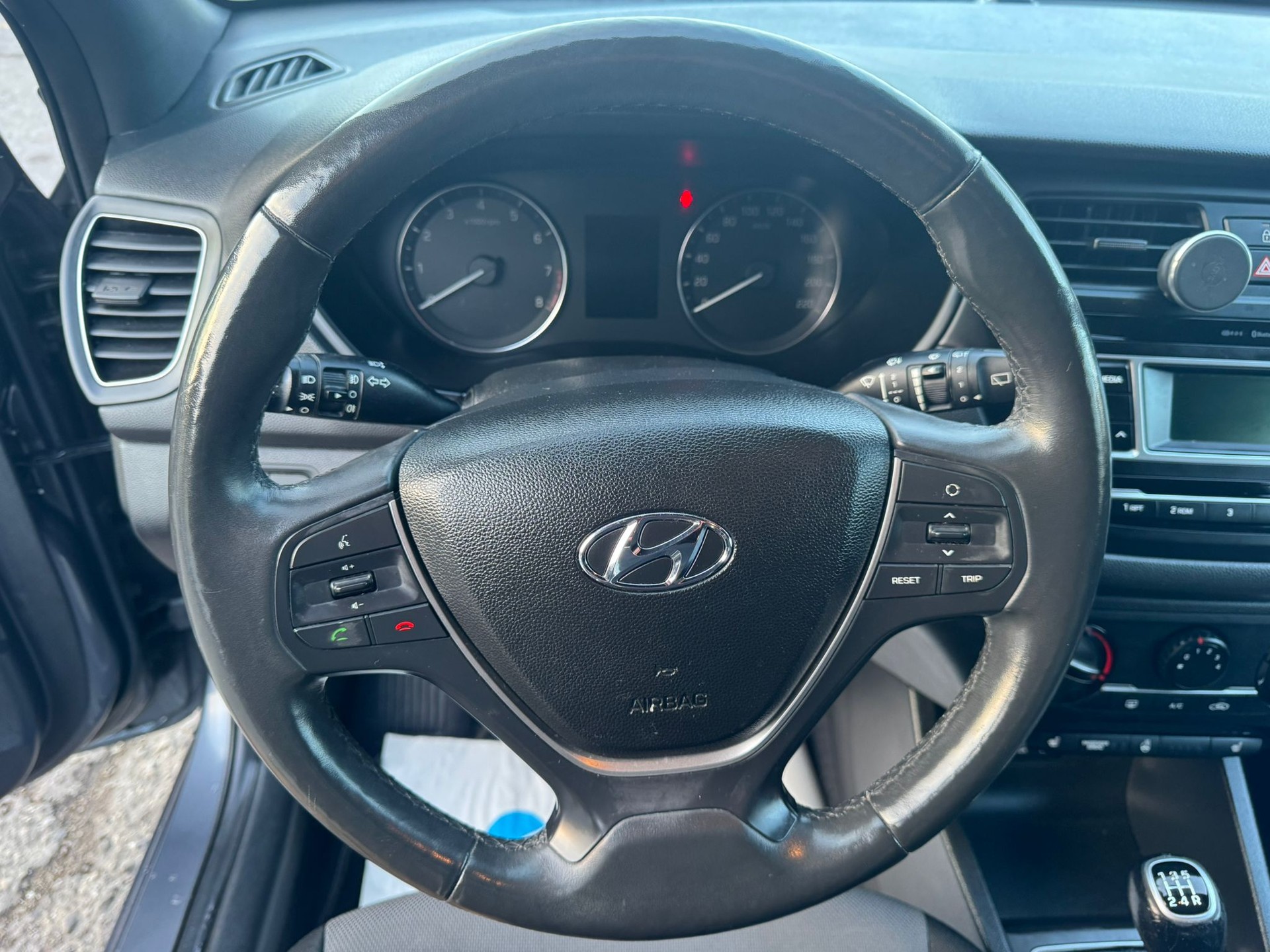 HYUNDAI i20 1.2 Amplia-image-16