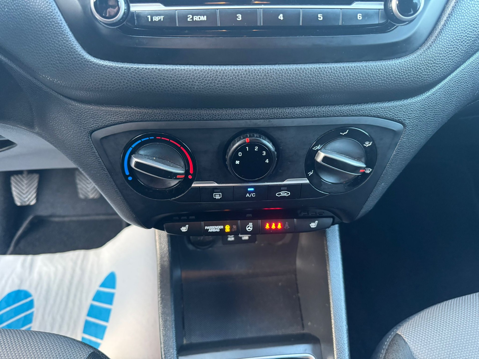 HYUNDAI i20 1.2 Amplia-image-19