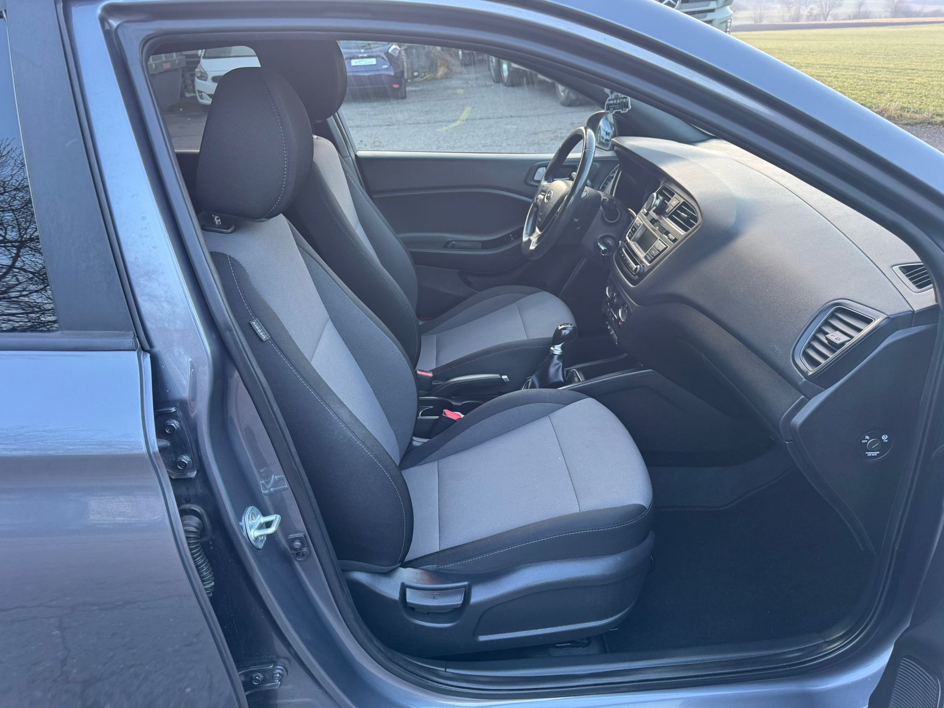 HYUNDAI i20 1.2 Amplia-image-11