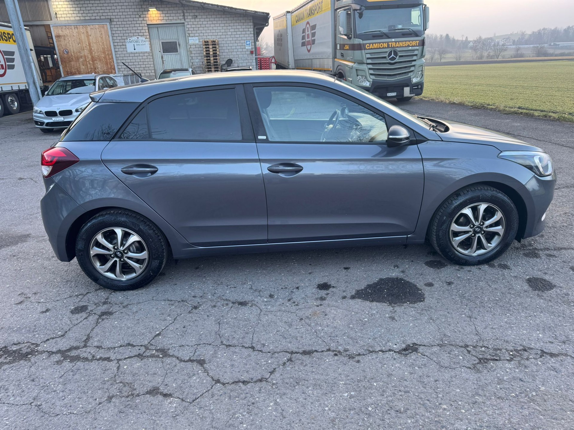HYUNDAI i20 1.2 Amplia-image-8