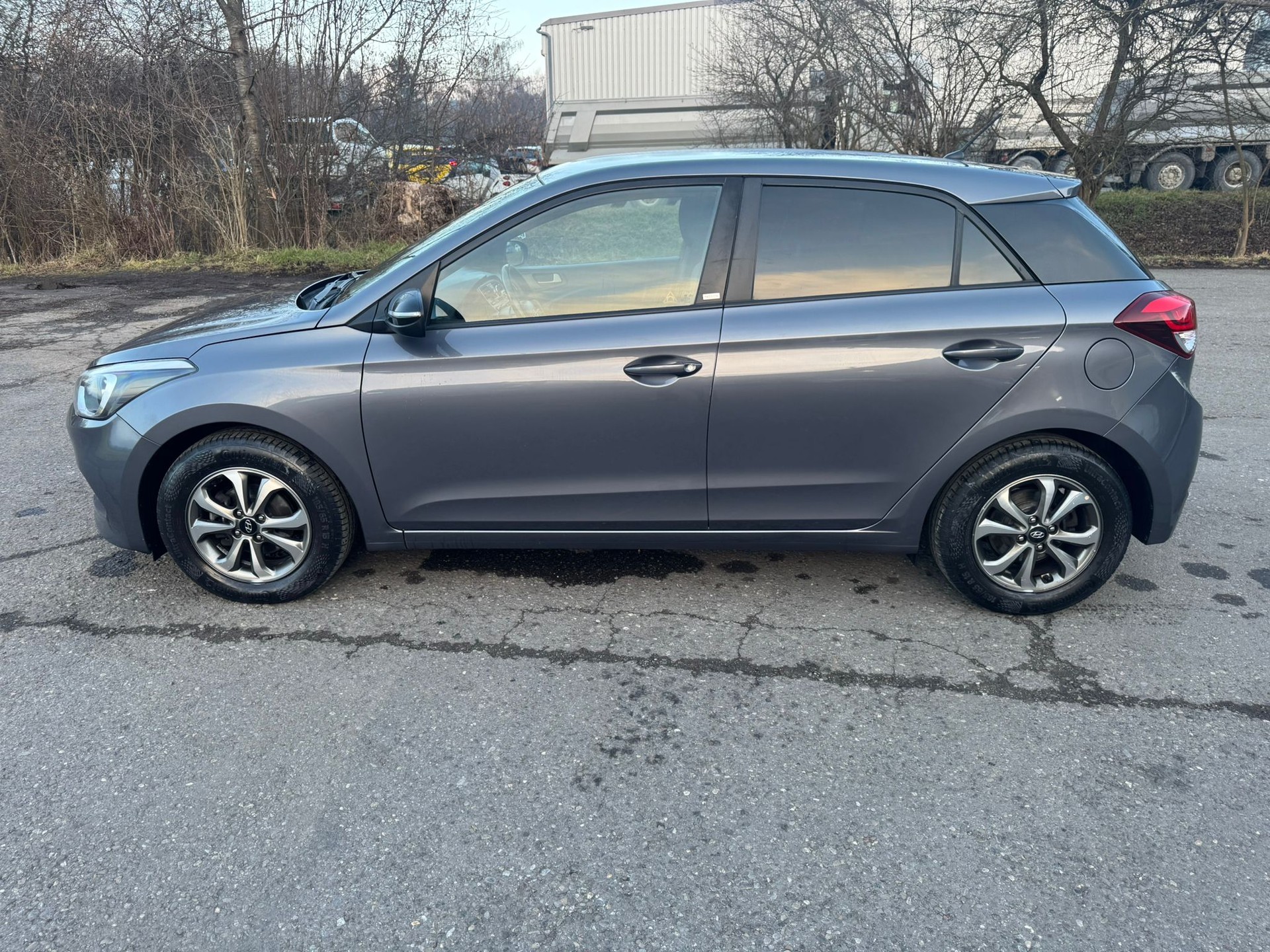 HYUNDAI i20 1.2 Amplia-image-7