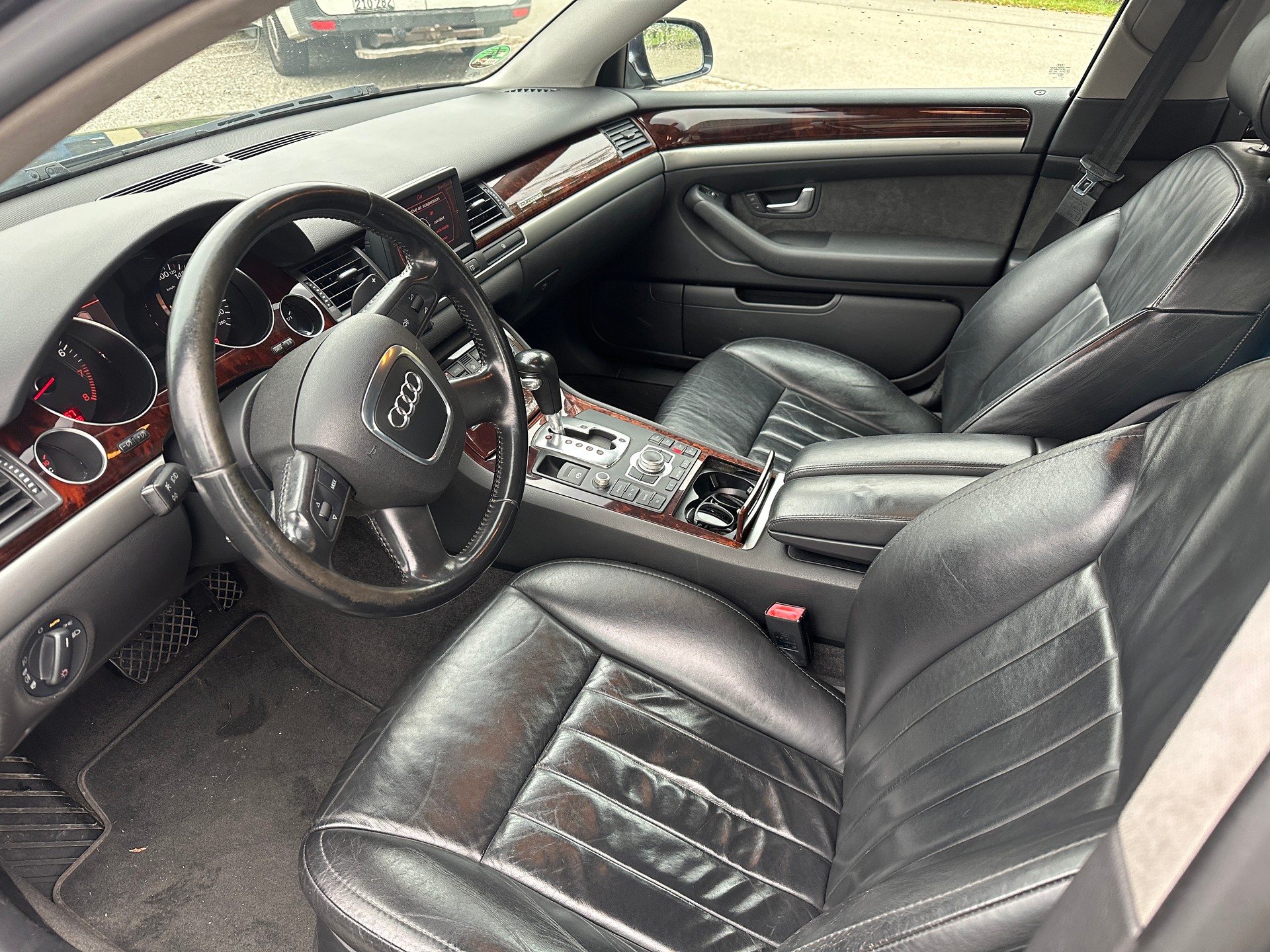 AUDI A8 L 4.2 quattro tiptronic-image-5