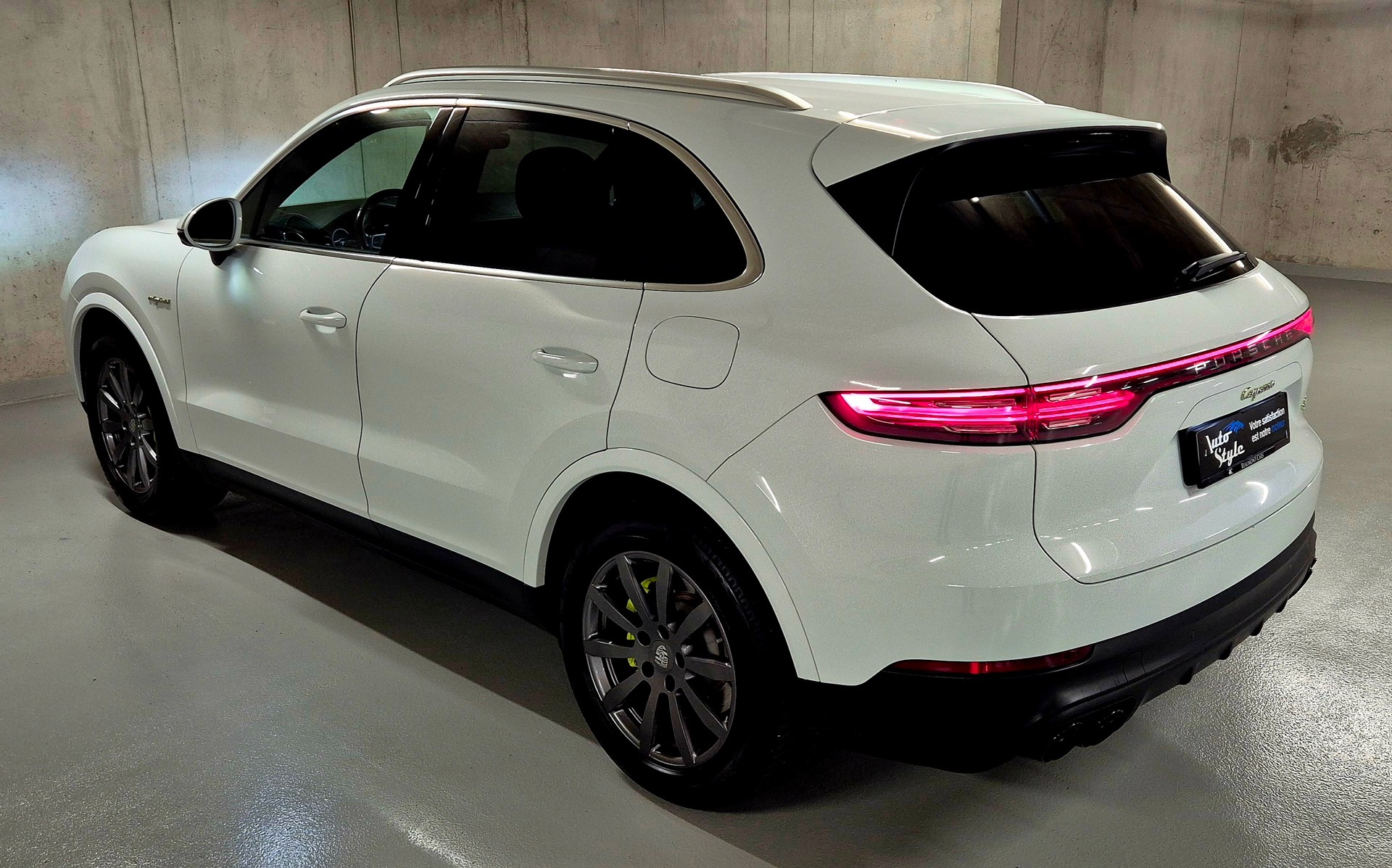 PORSCHE Cayenne E-Hybrid-image-5