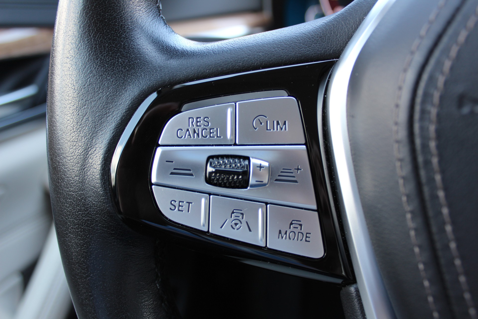 BMW 530d xDrive 48V Luxury Line Steptronic-image-17
