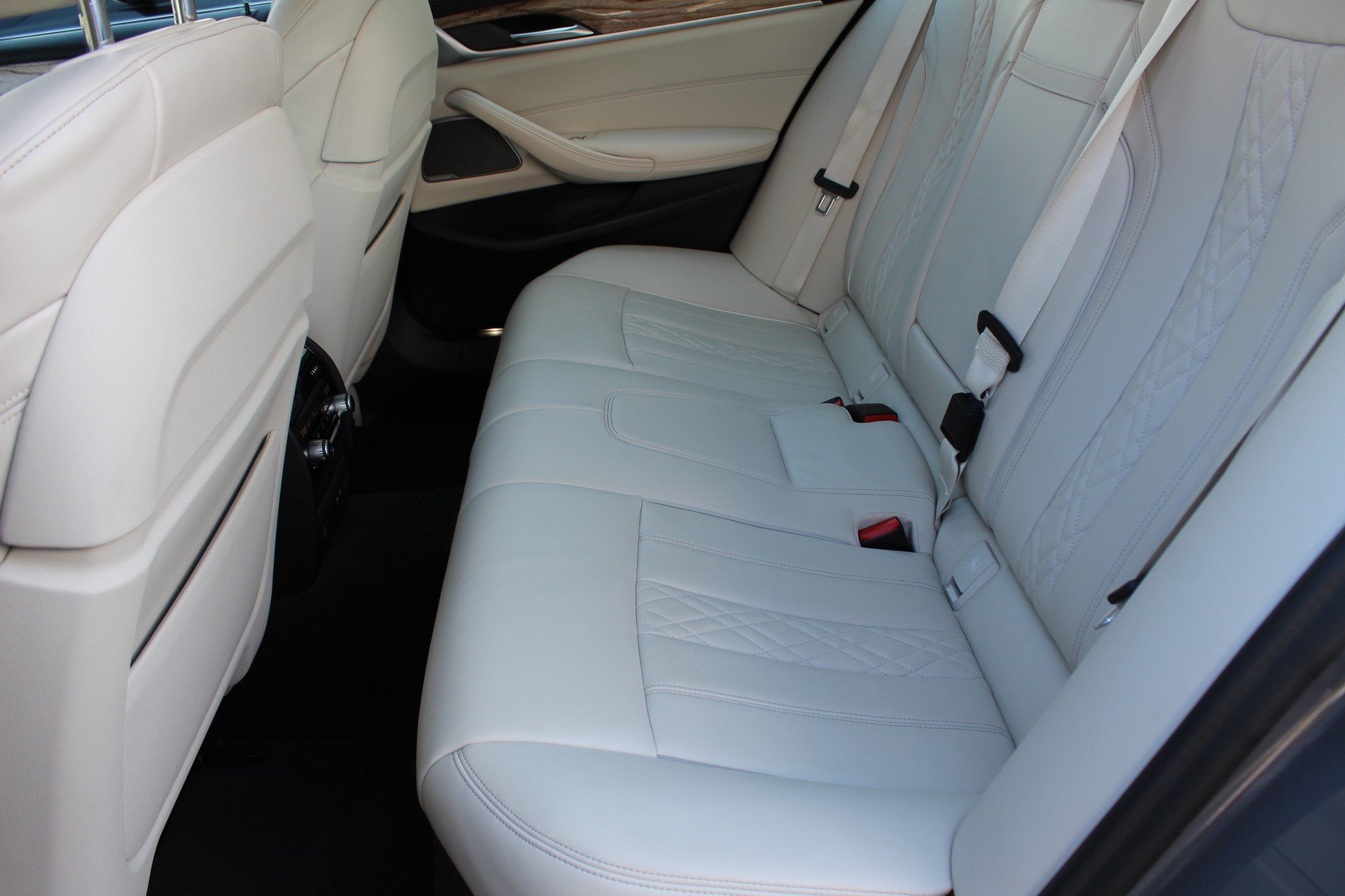 BMW 530d xDrive 48V Luxury Line Steptronic-image-13