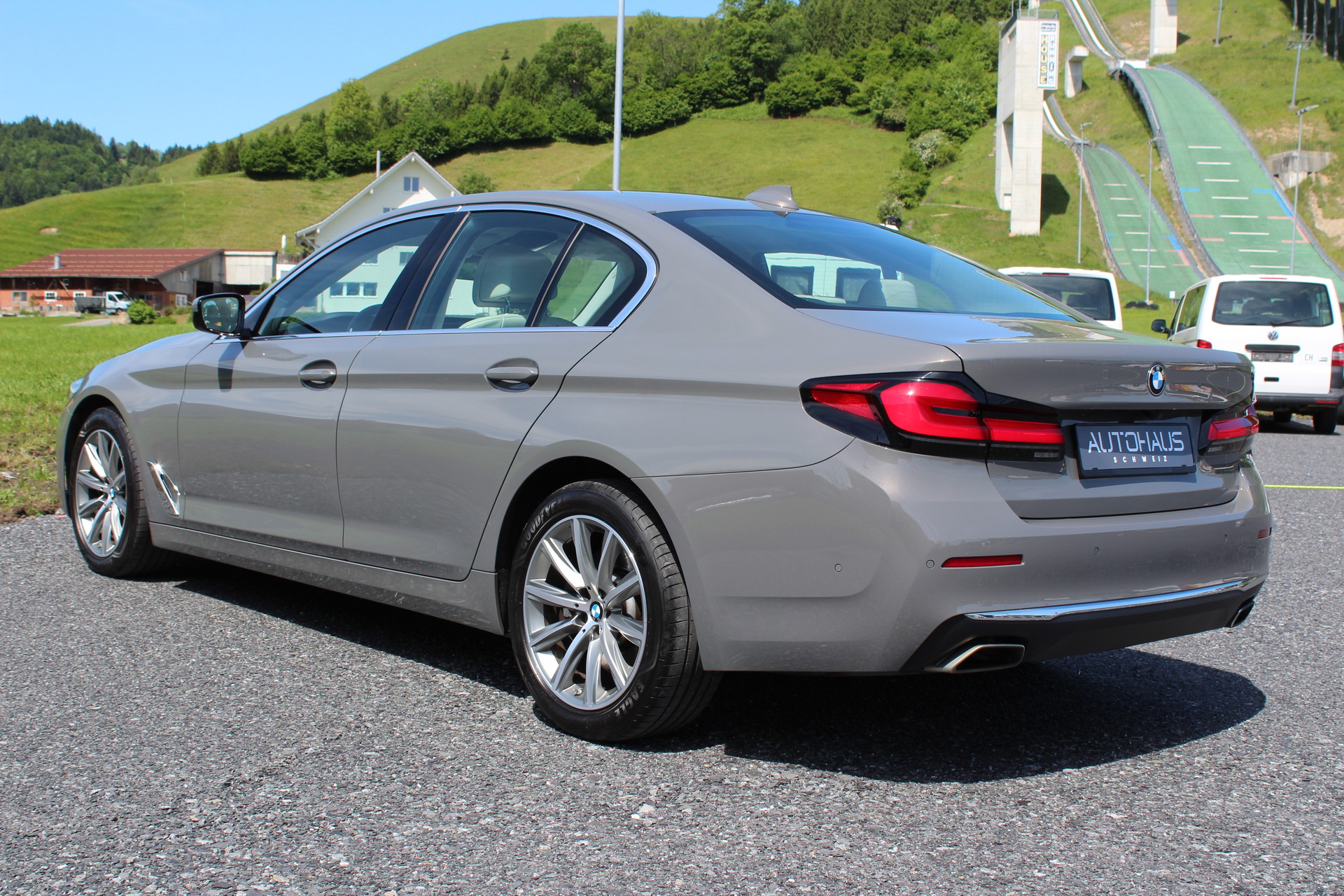 BMW 530d xDrive 48V Luxury Line Steptronic-image-6