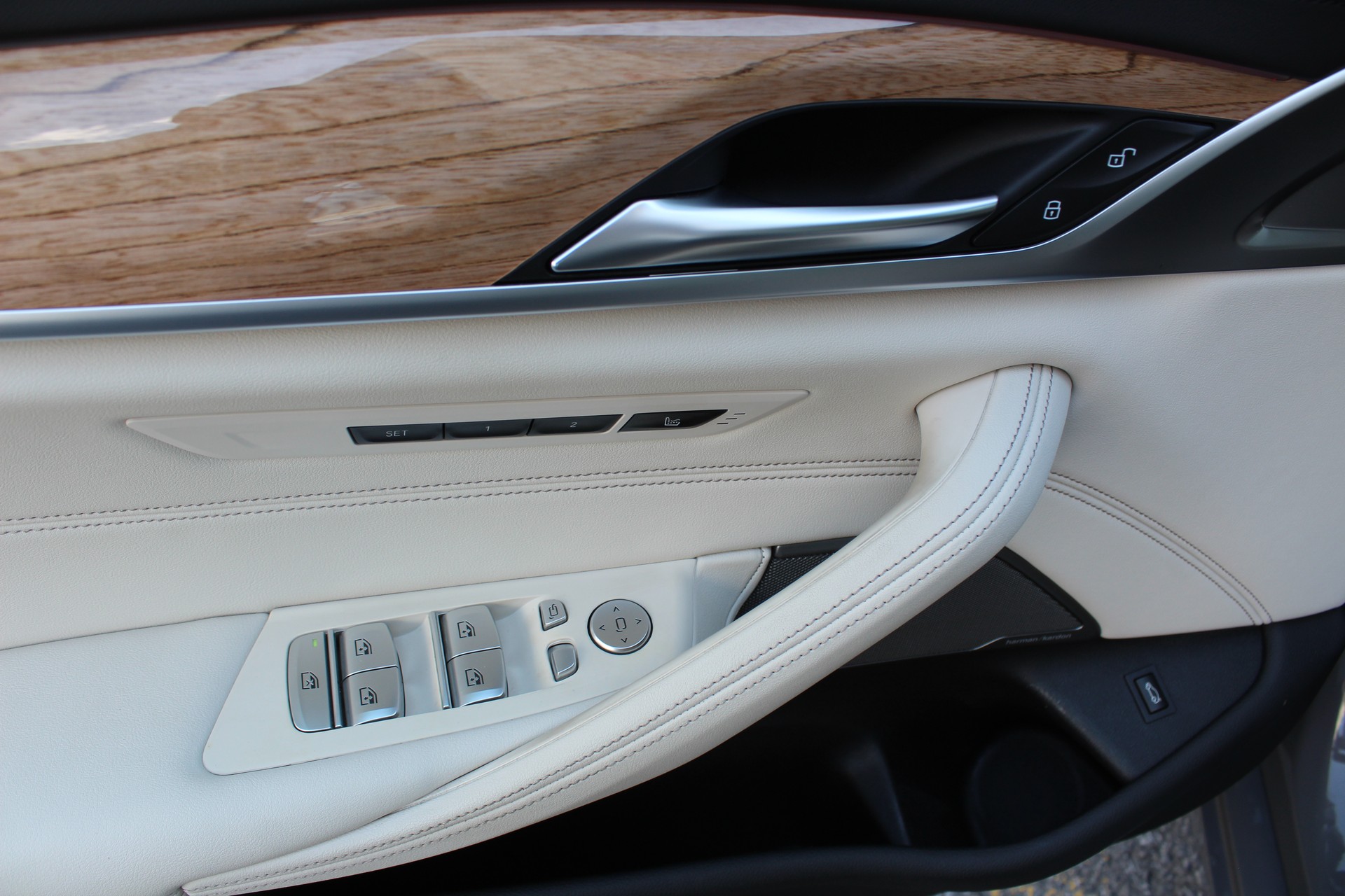 BMW 530d xDrive 48V Luxury Line Steptronic-image-15