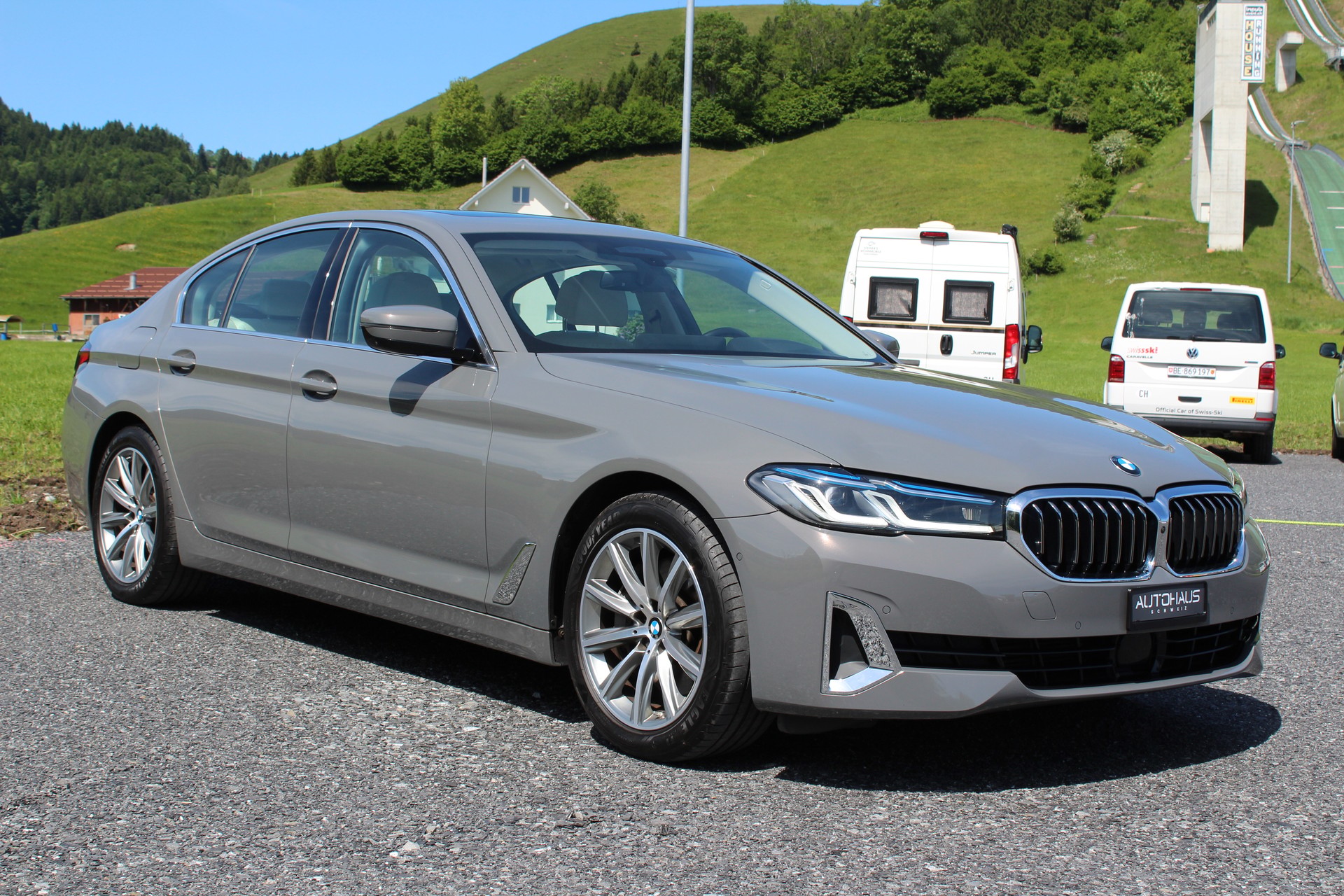 BMW 530d xDrive 48V Luxury Line Steptronic-showroom-element-2