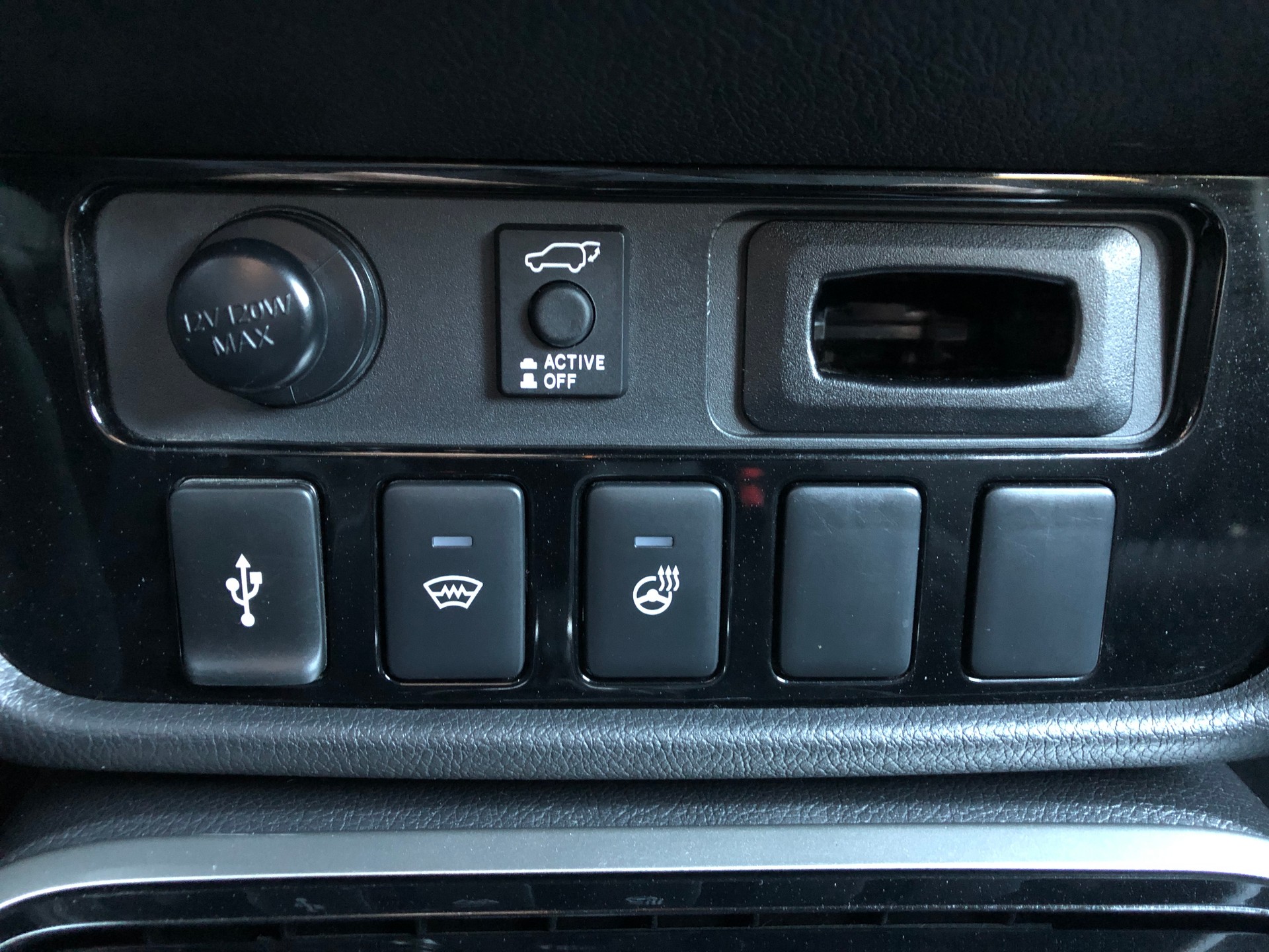 MITSUBISHI Outlander 2.0 Value 4WD CVT-image-15