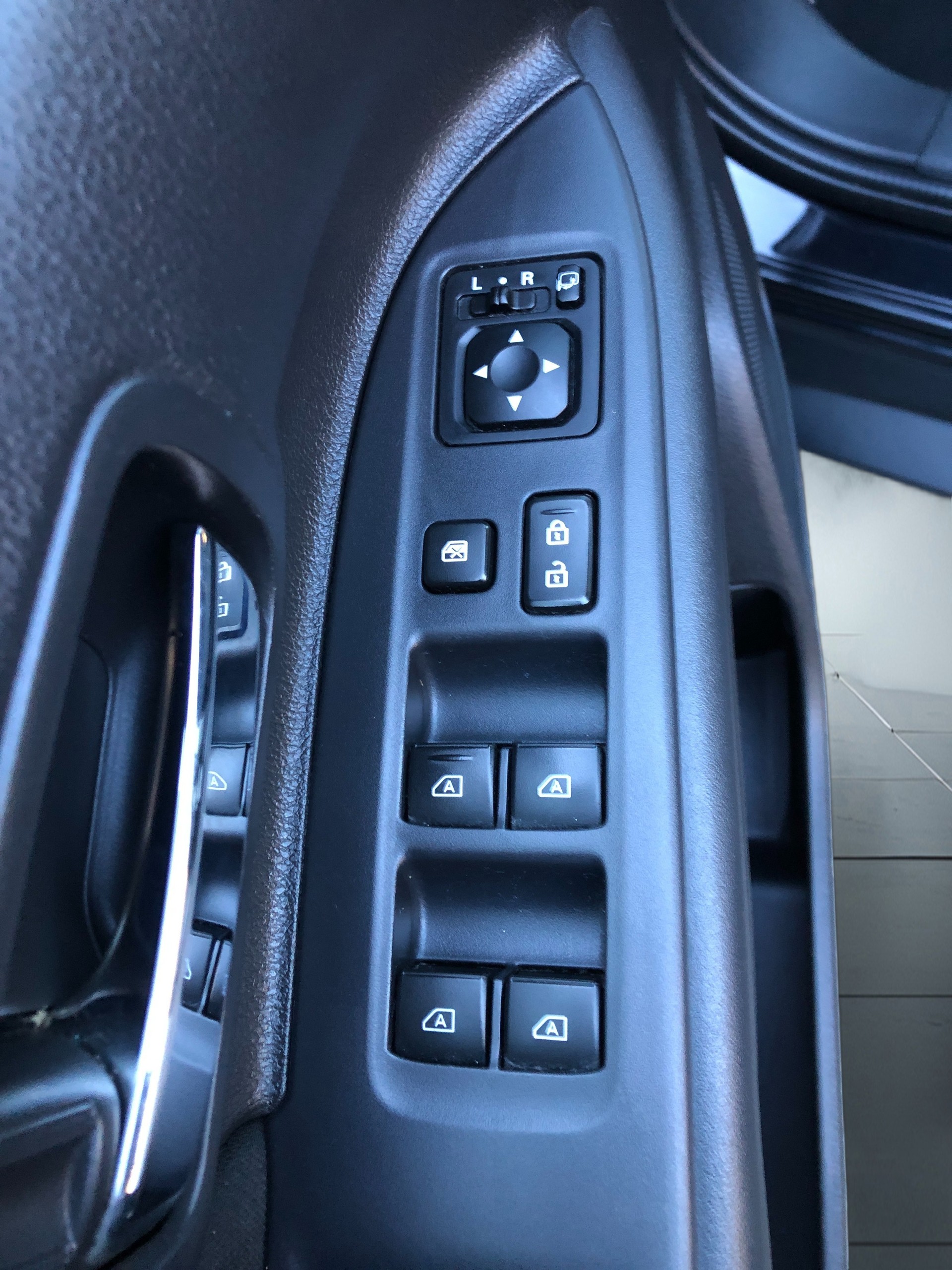 MITSUBISHI Outlander 2.0 Value 4WD CVT-image-10