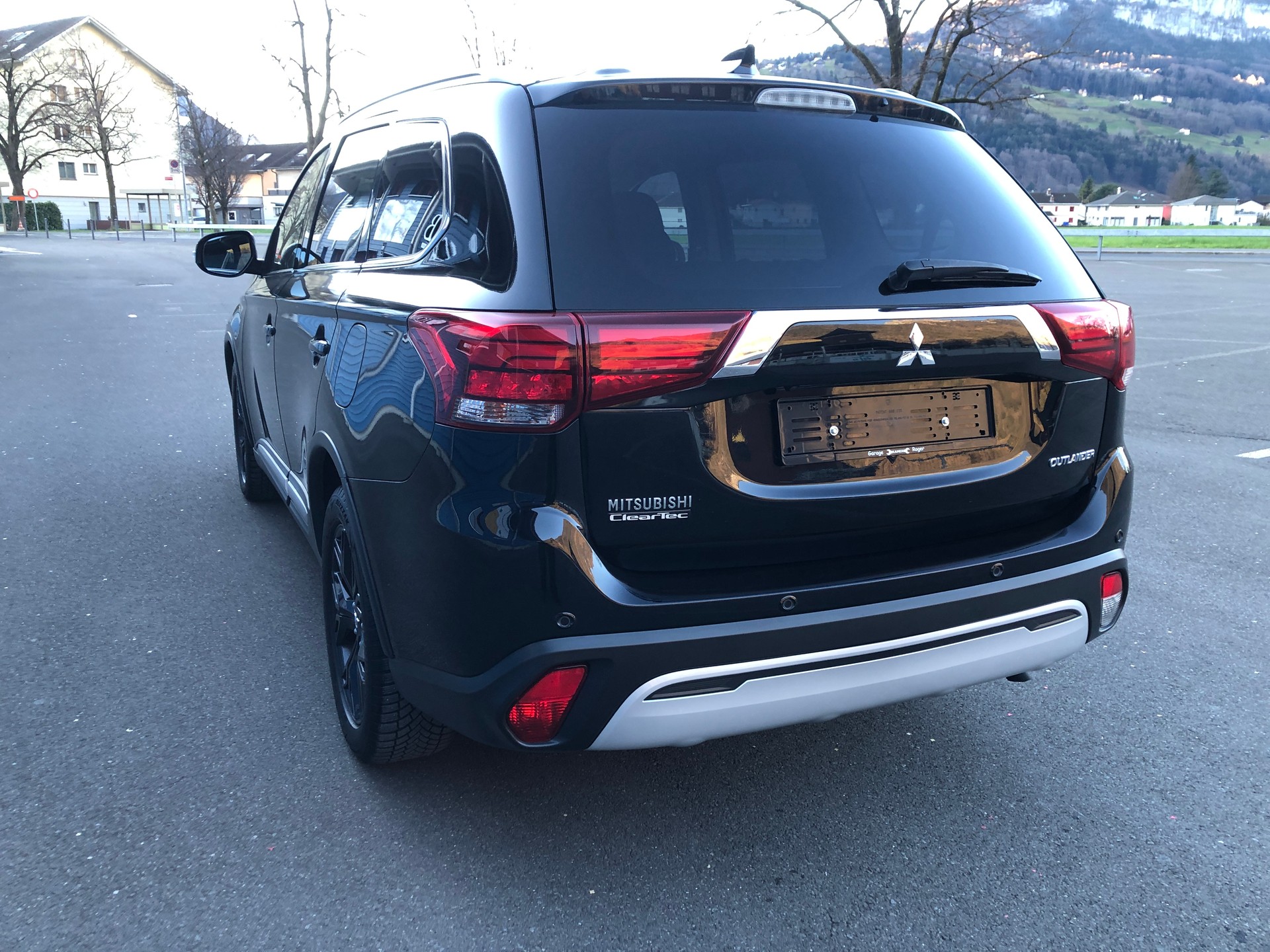 MITSUBISHI Outlander 2.0 Value 4WD CVT-image-3