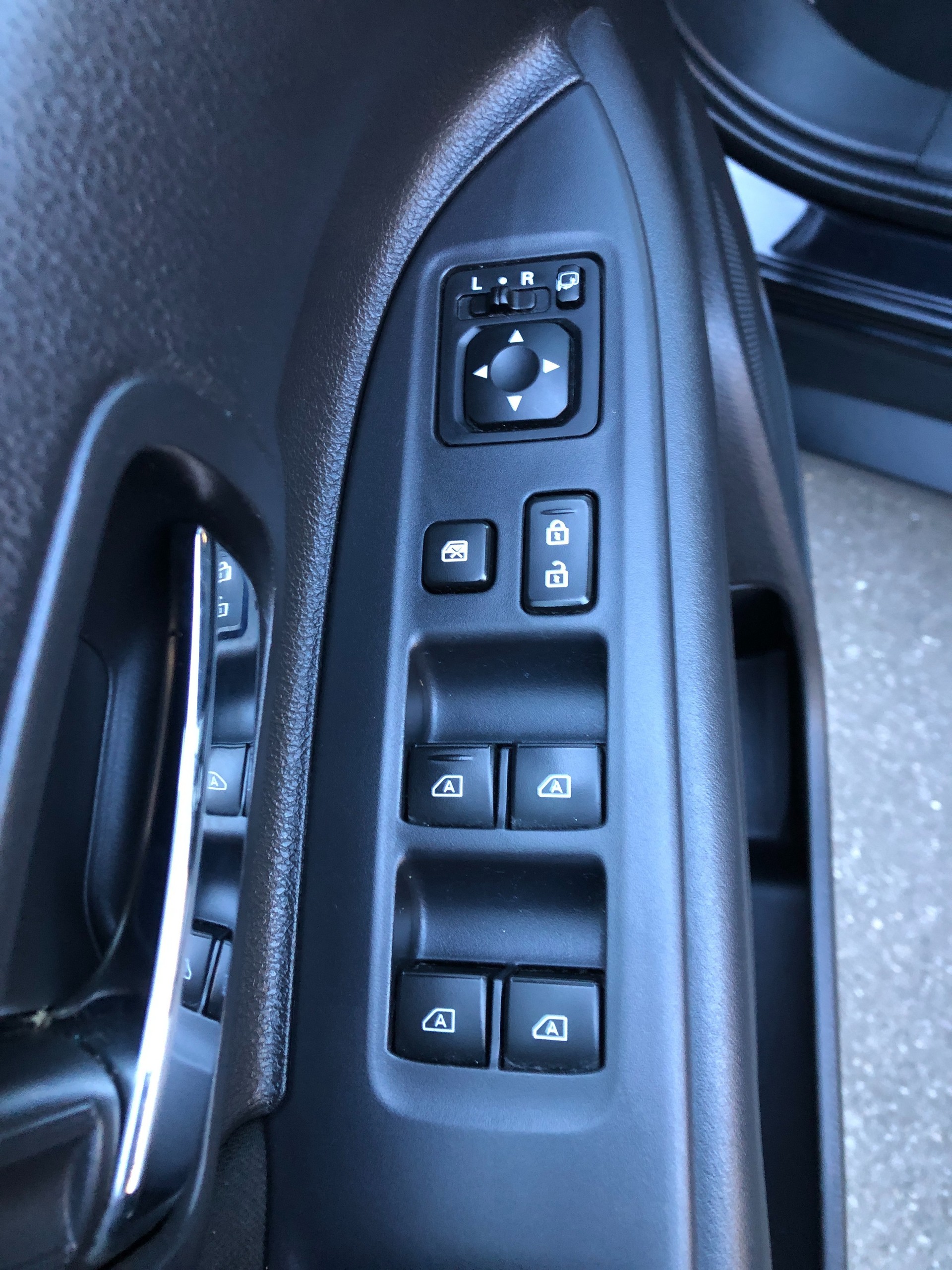MITSUBISHI Outlander 2.0 Value 4WD CVT-image-10
