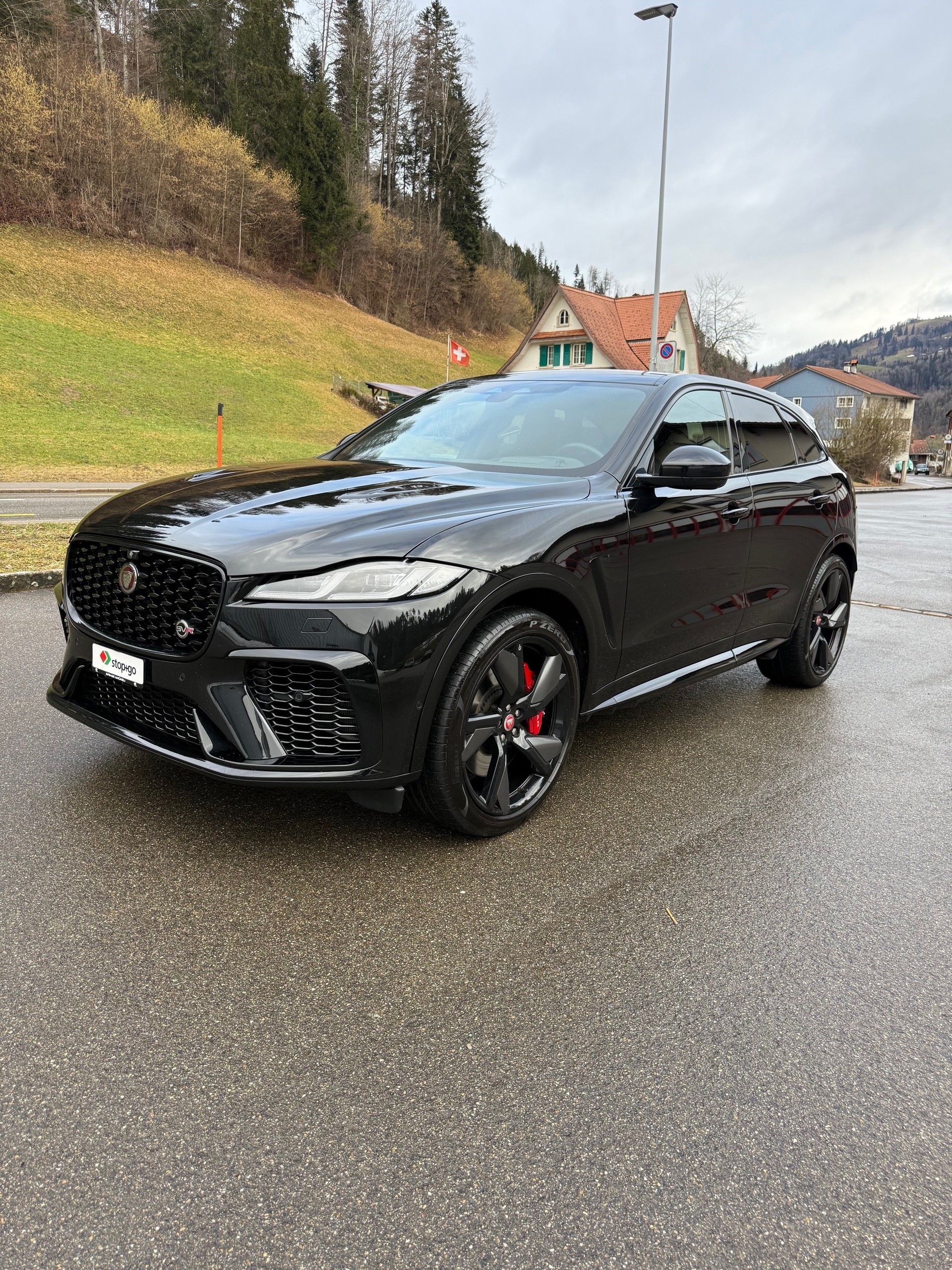 JAGUAR F-Pace 5.0 V8 SVR P550 AWD-image-2