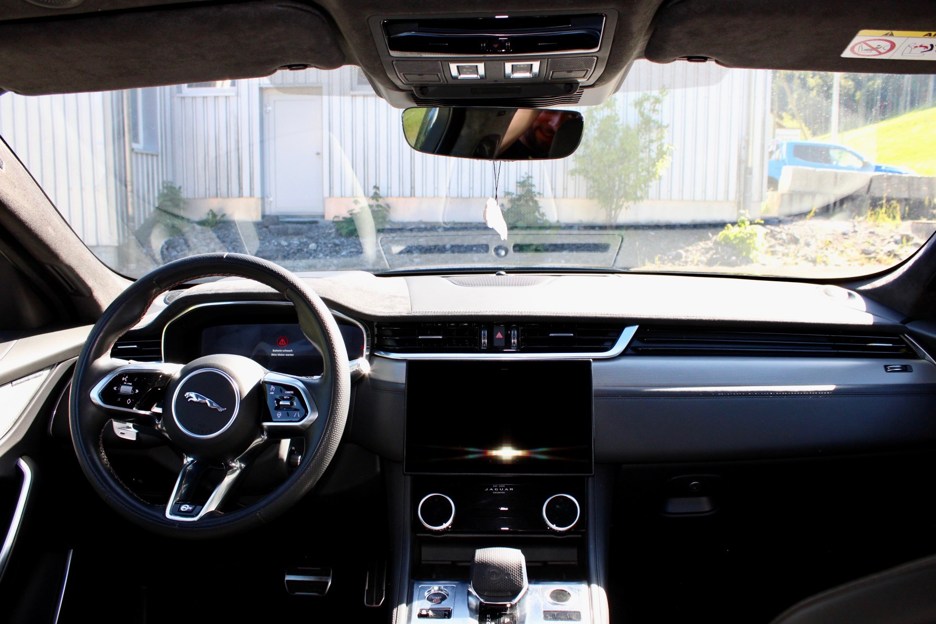 JAGUAR F-Pace 5.0 V8 SVR P550 AWD-image-9