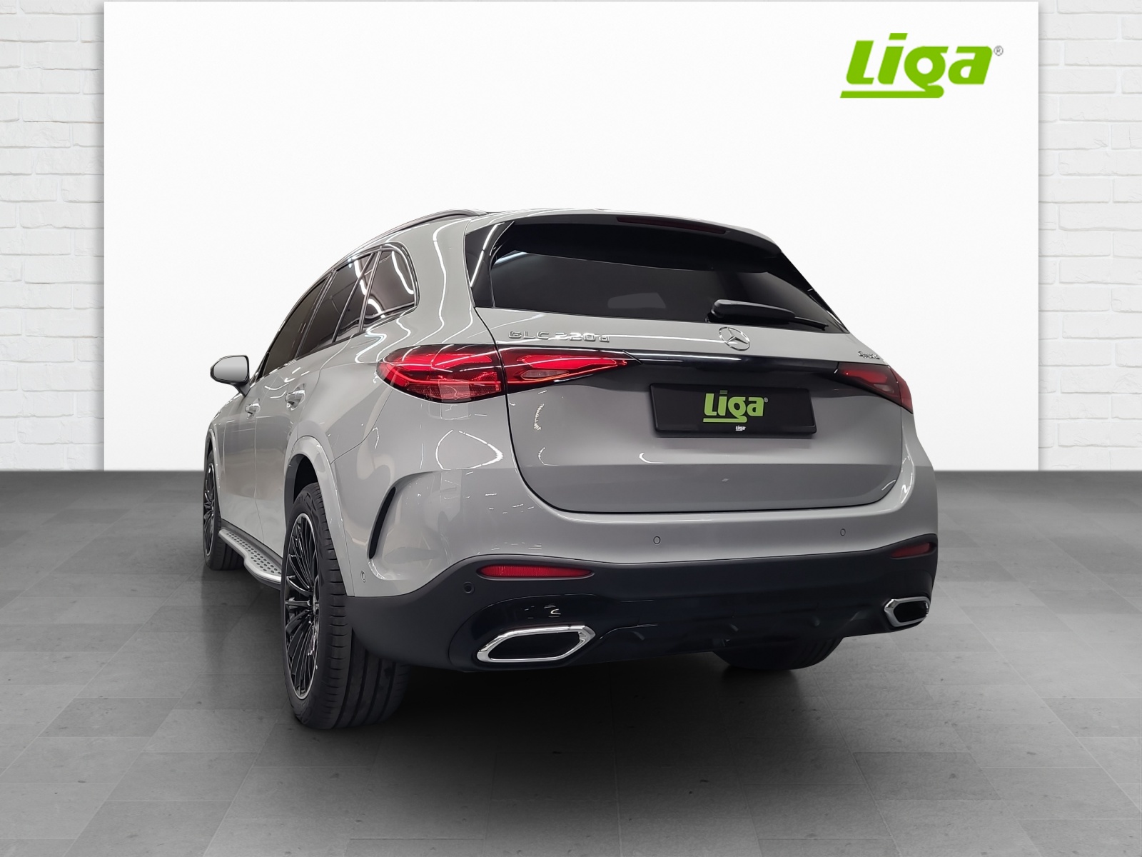 MERCEDES-BENZ GLC 220 d AMG Line 4Matic-image-3