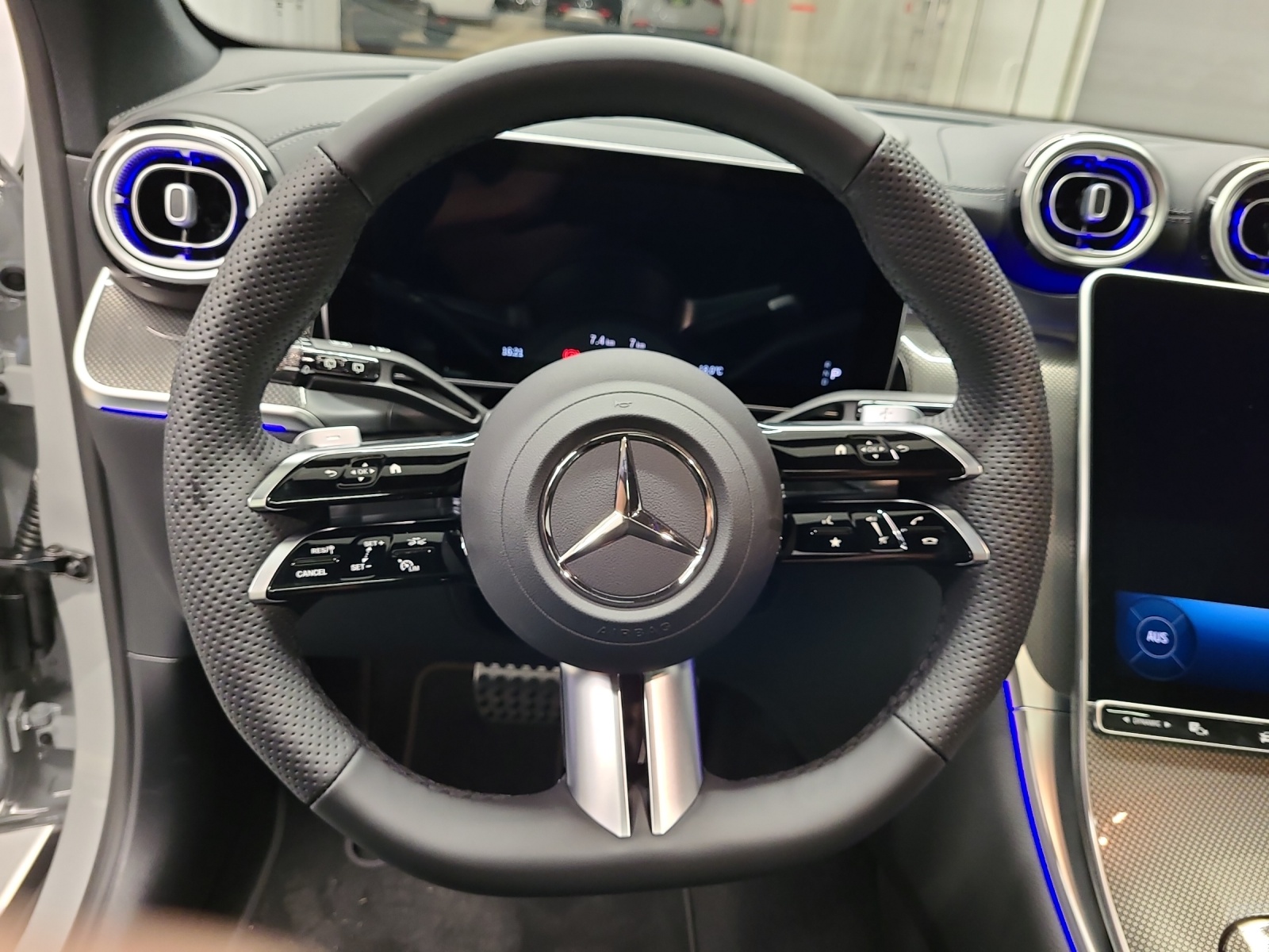 MERCEDES-BENZ GLC 220 d AMG Line 4Matic-image-13