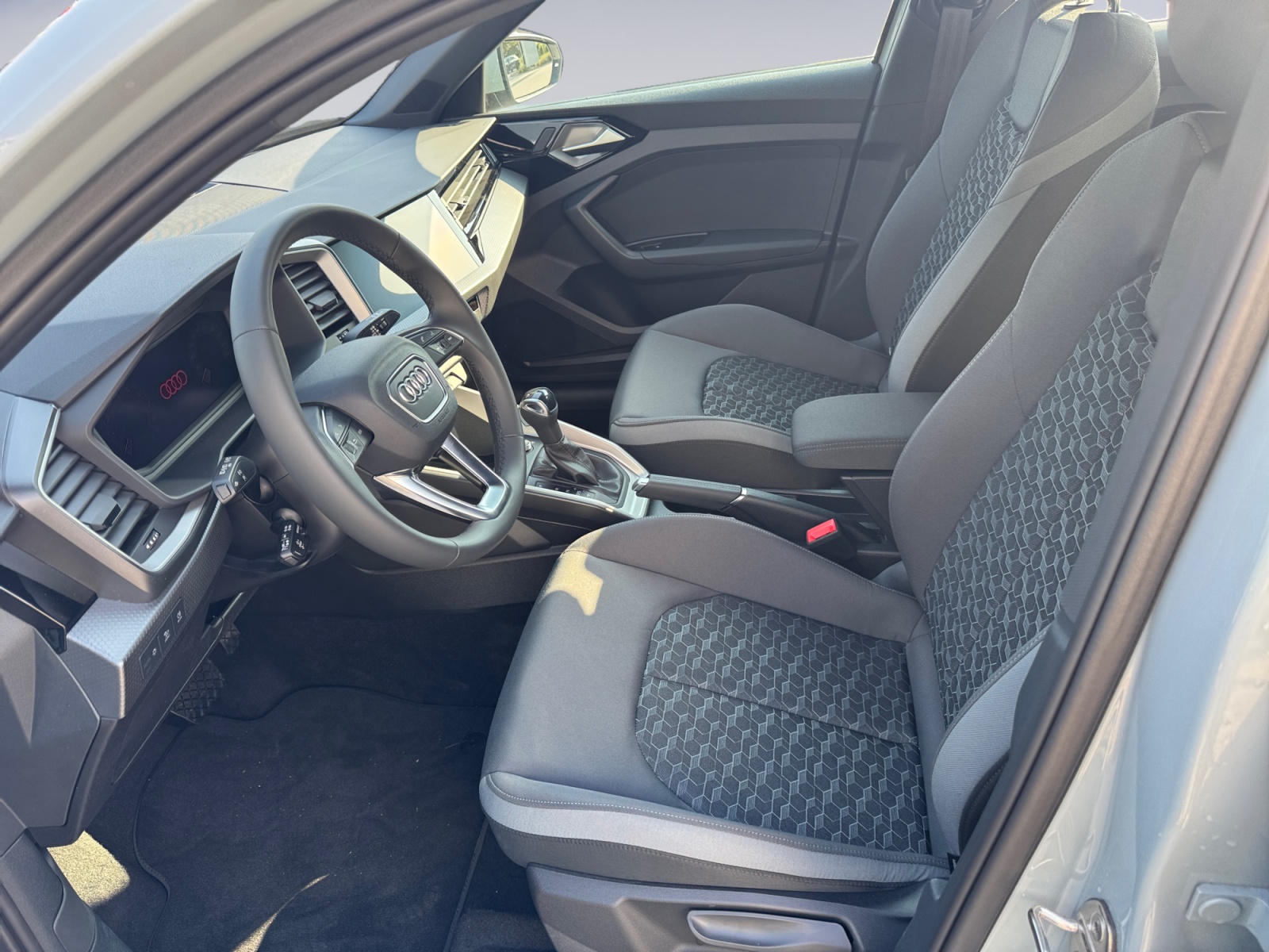 AUDI A1 Sportback 30 TFSI Attraction S-tronic-image-8