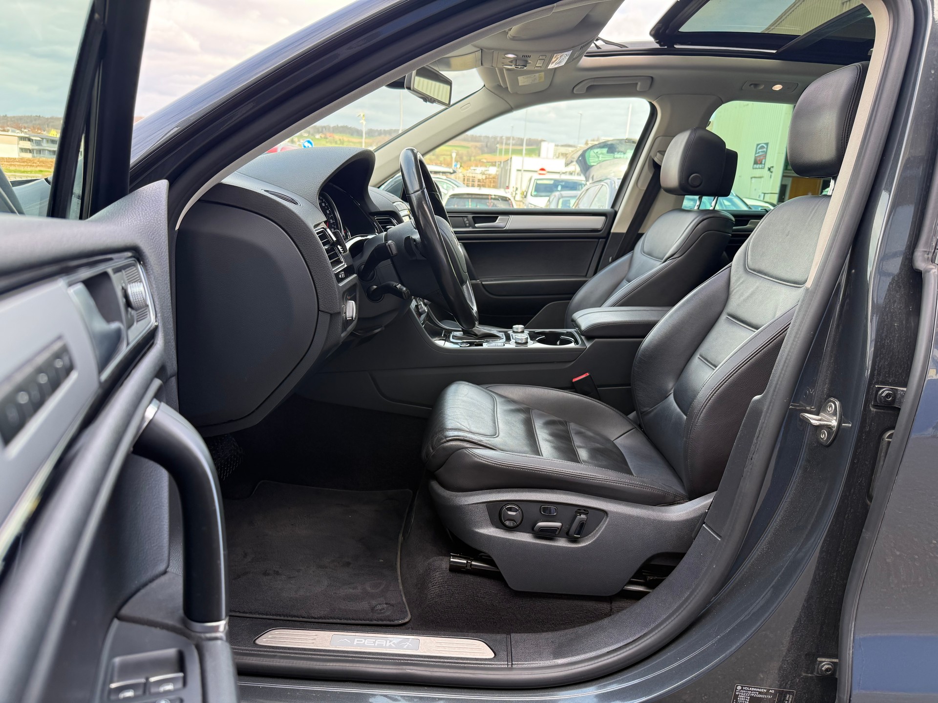 VW Touareg 3.0 TDI BMT Peak Tiptronic AHK3500kg Panorama Dach-image-11