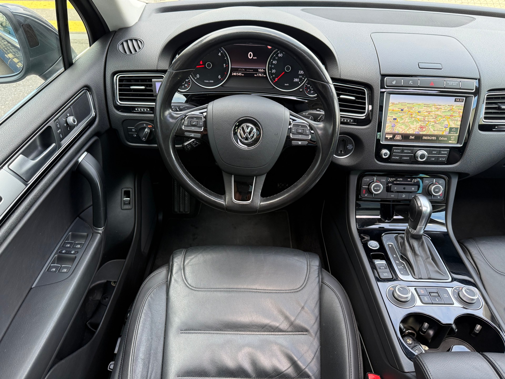 VW Touareg 3.0 TDI BMT Peak Tiptronic AHK3500kg Panorama Dach-image-9