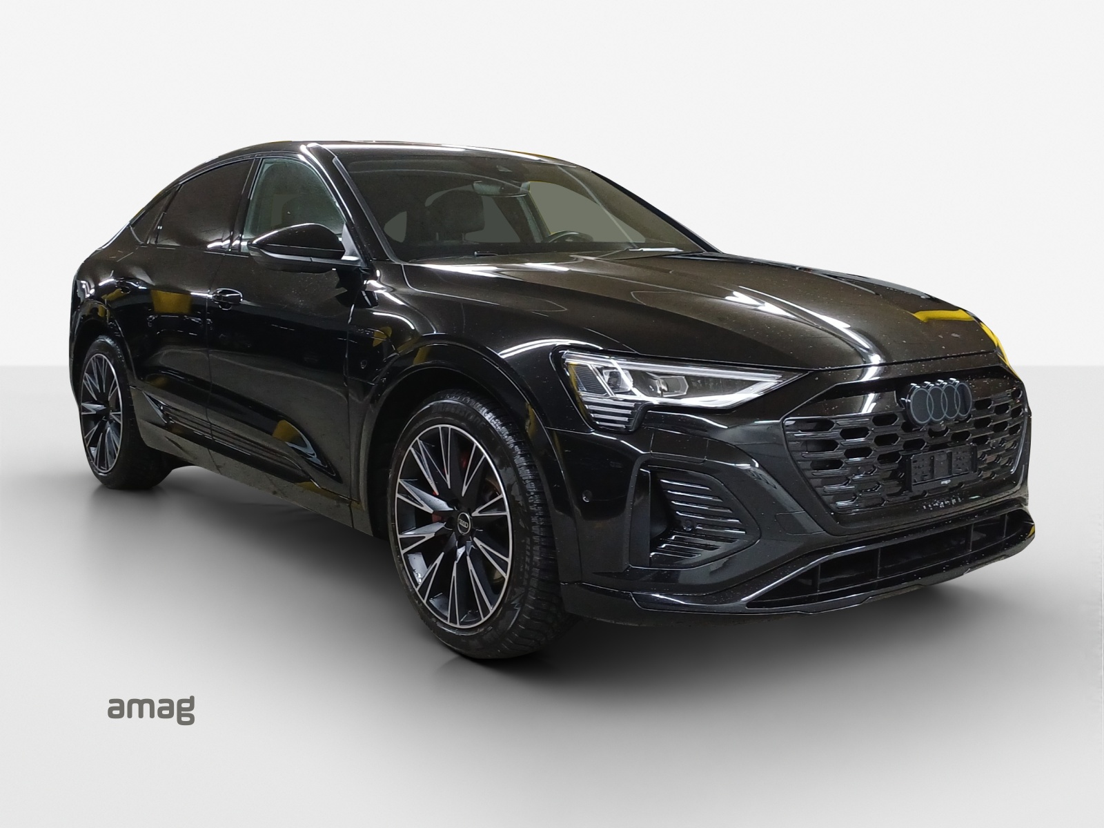 AUDI Q8 Sportback 55 e-tron S line quattro-image-6