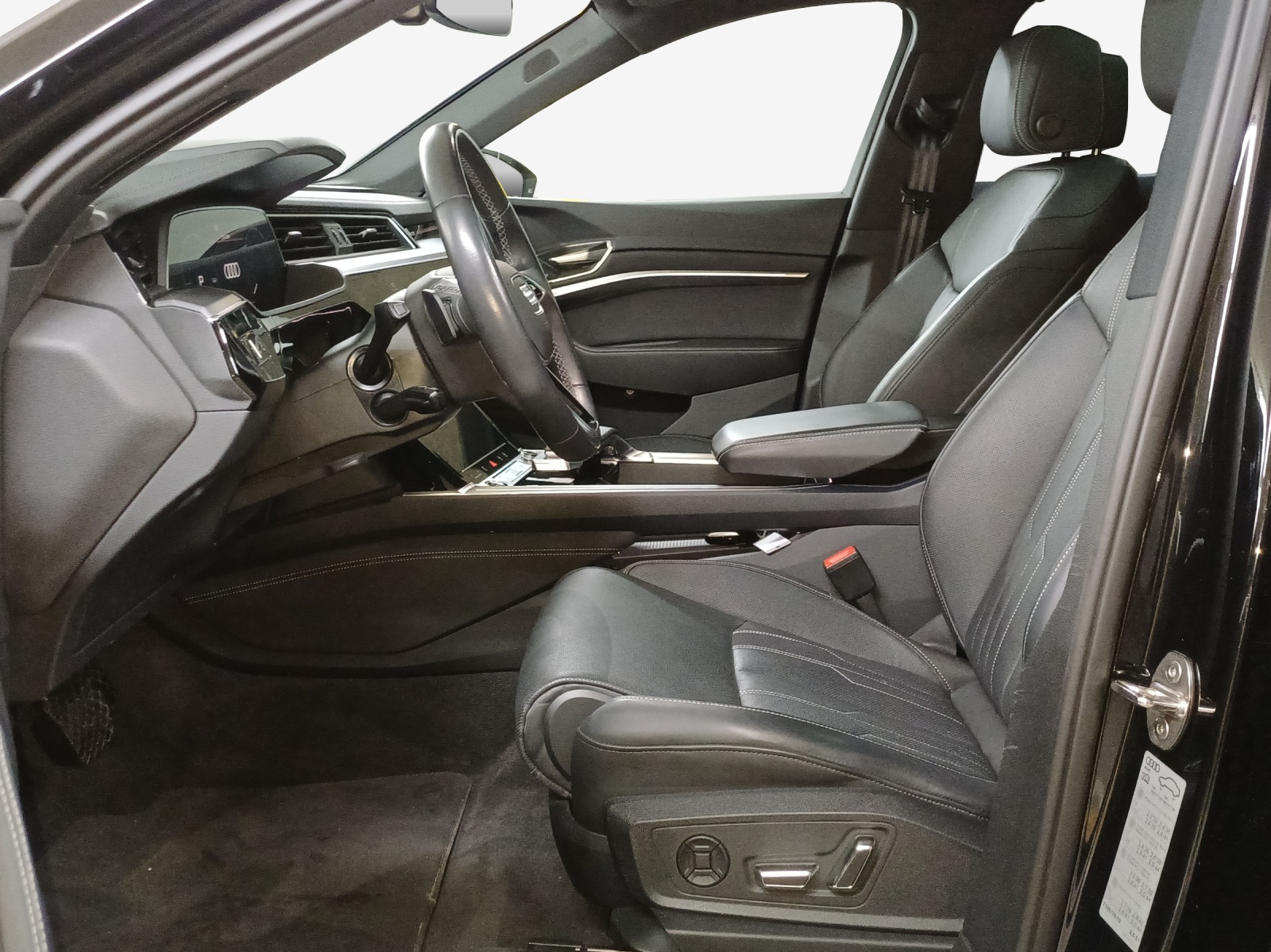 AUDI Q8 Sportback 55 e-tron S line quattro-image-8