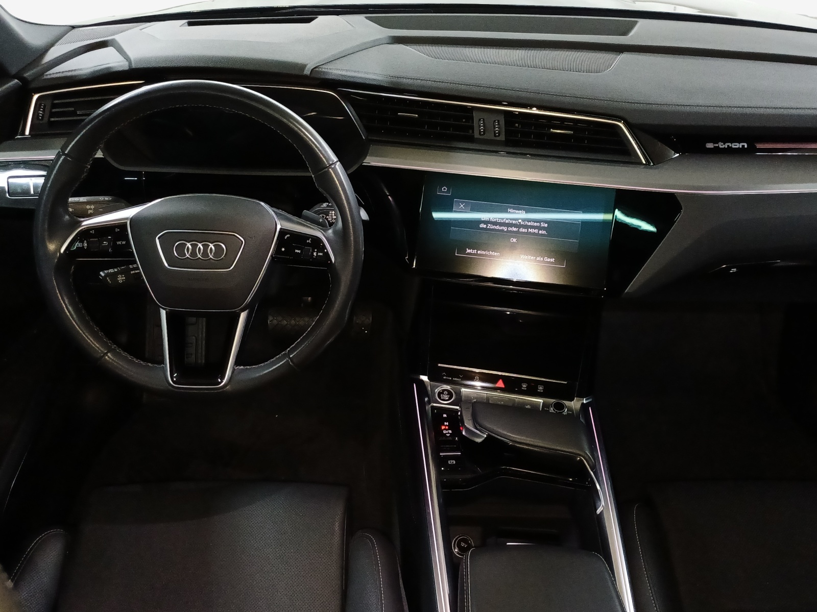 AUDI Q8 Sportback 55 e-tron S line quattro-image-9