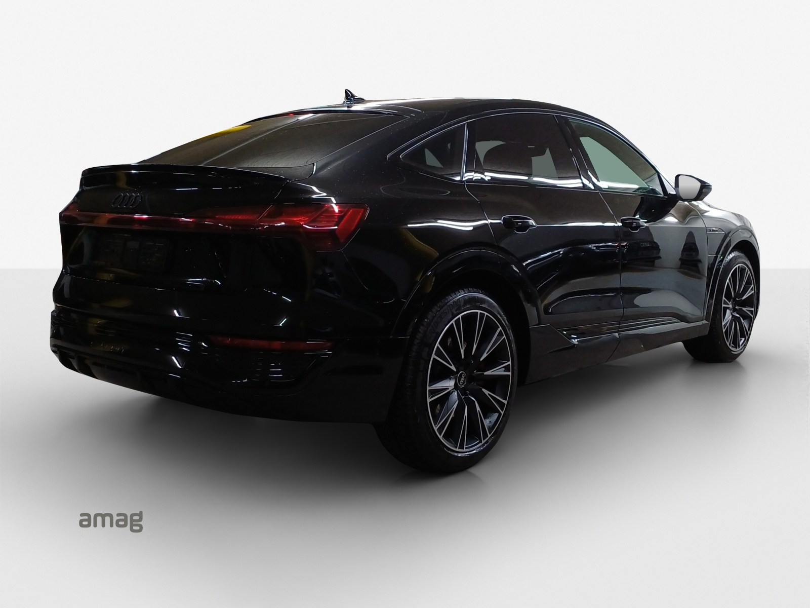 AUDI Q8 Sportback 55 e-tron S line quattro-image-5