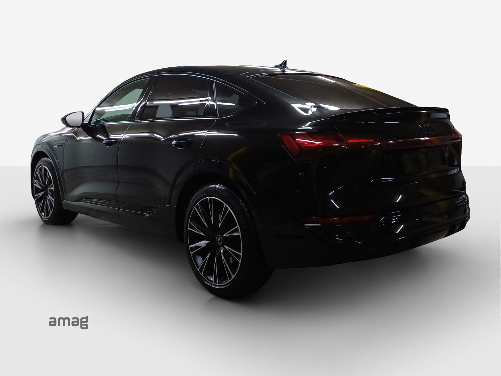 AUDI Q8 Sportback 55 e-tron S line quattro-image-2