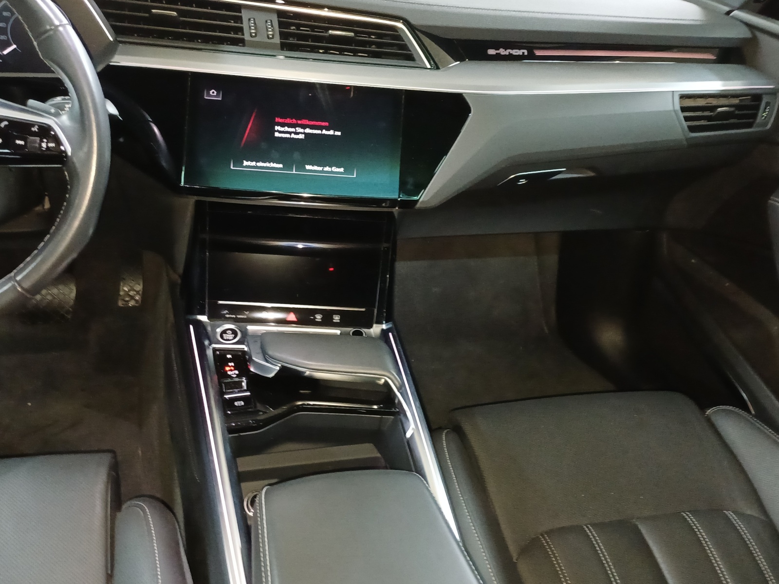 AUDI Q8 Sportback 55 e-tron S line quattro-image-11