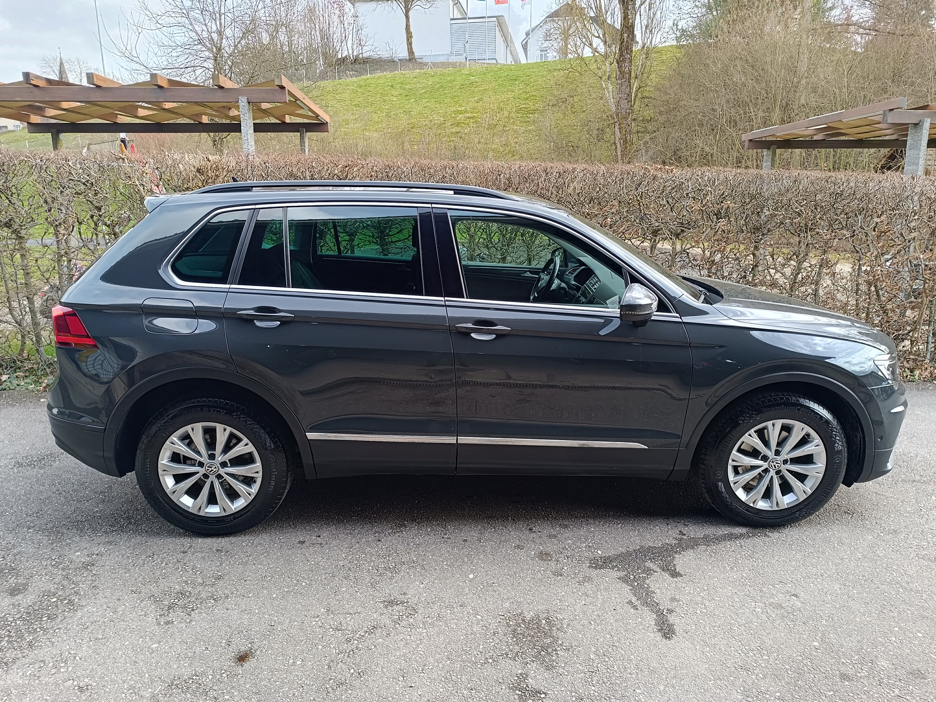 VW Tiguan 2.0 TDI SCR Comfortline 4Motion DSG-image-5