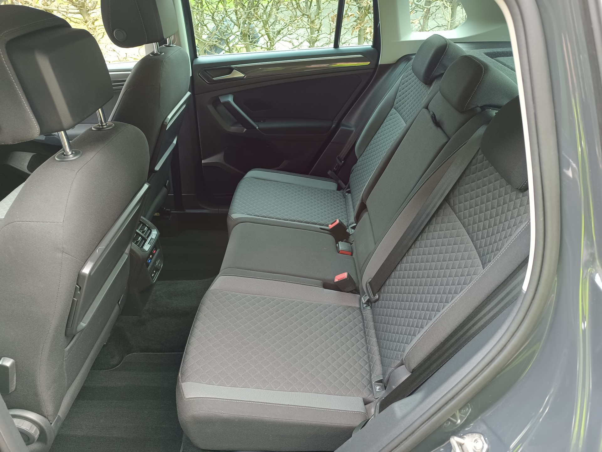 VW Tiguan 2.0 TDI SCR Comfortline 4Motion DSG-image-13
