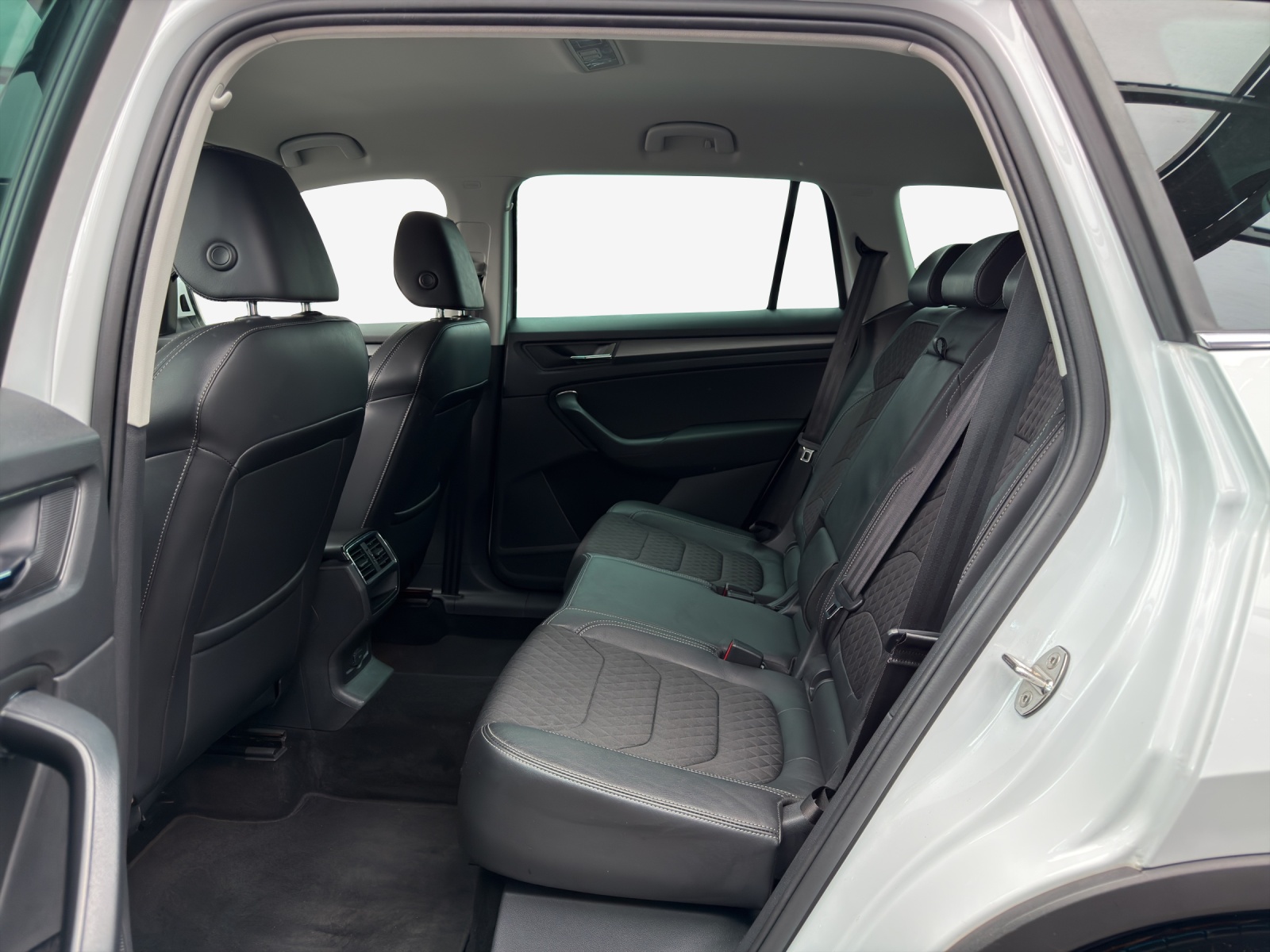 SKODA Kodiaq 2.0 TSI Ambition 4x4-image-11