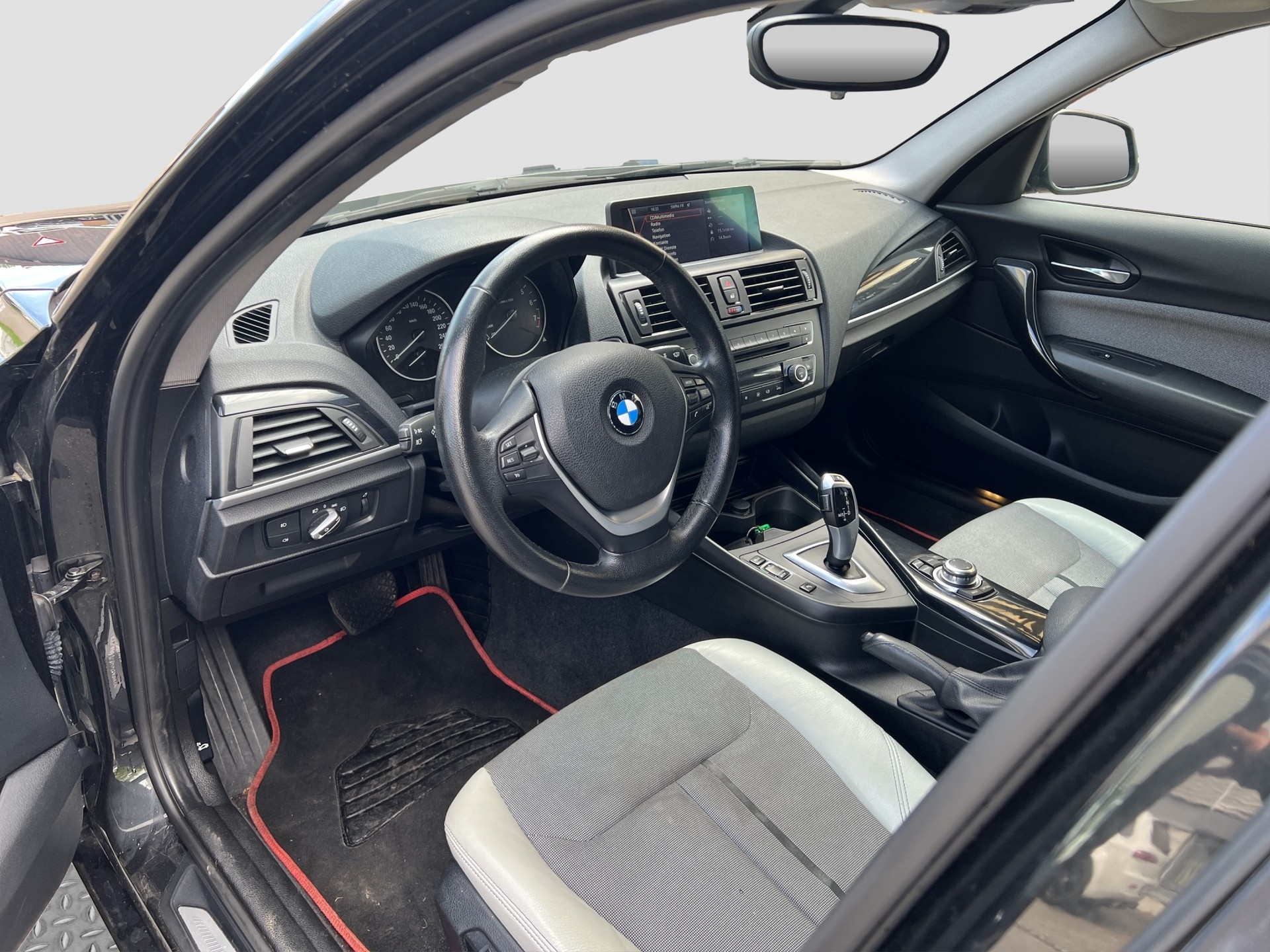 BMW 116i Urban Line Steptronic-image-9