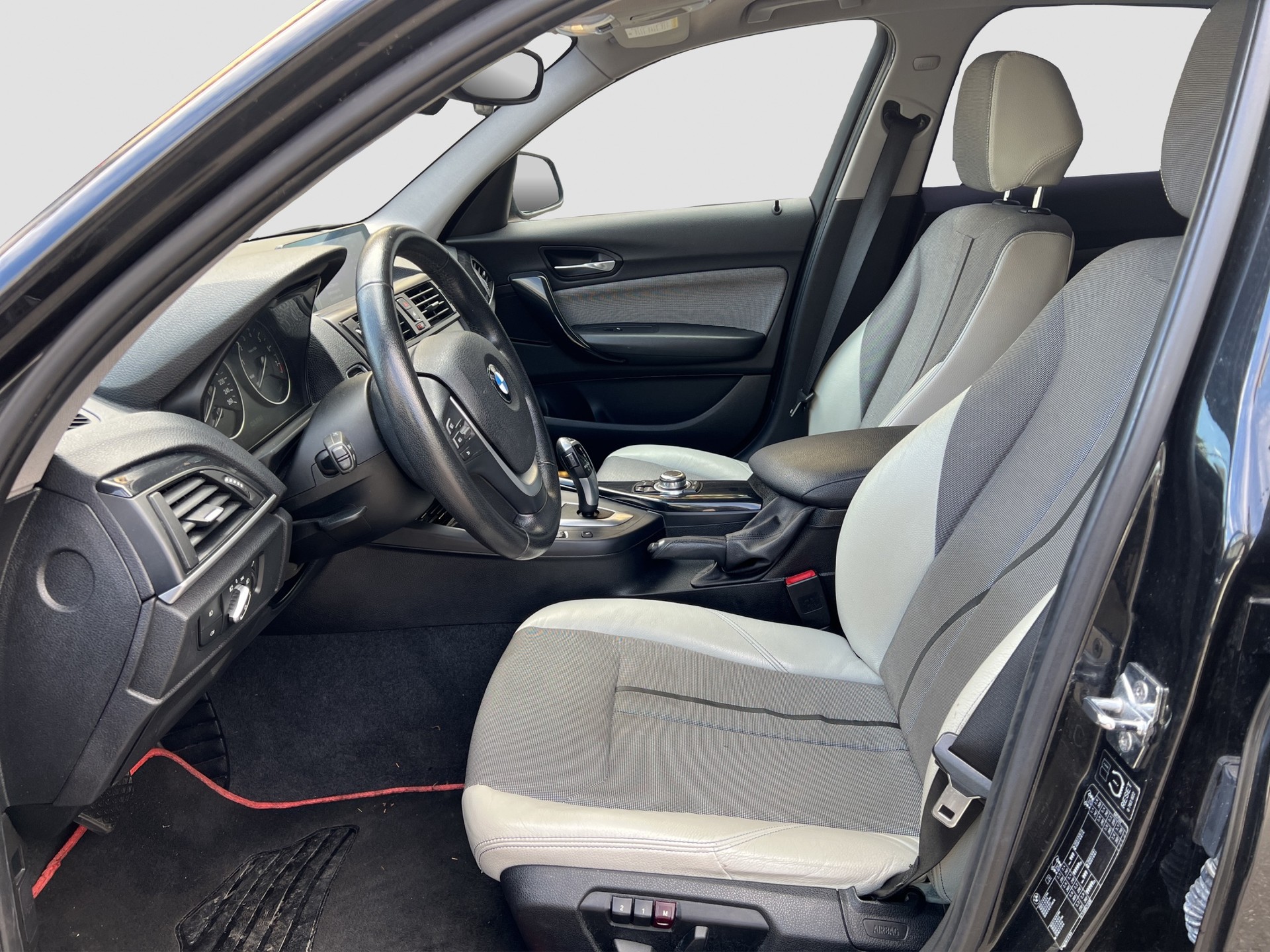 BMW 116i Urban Line Steptronic-image-8