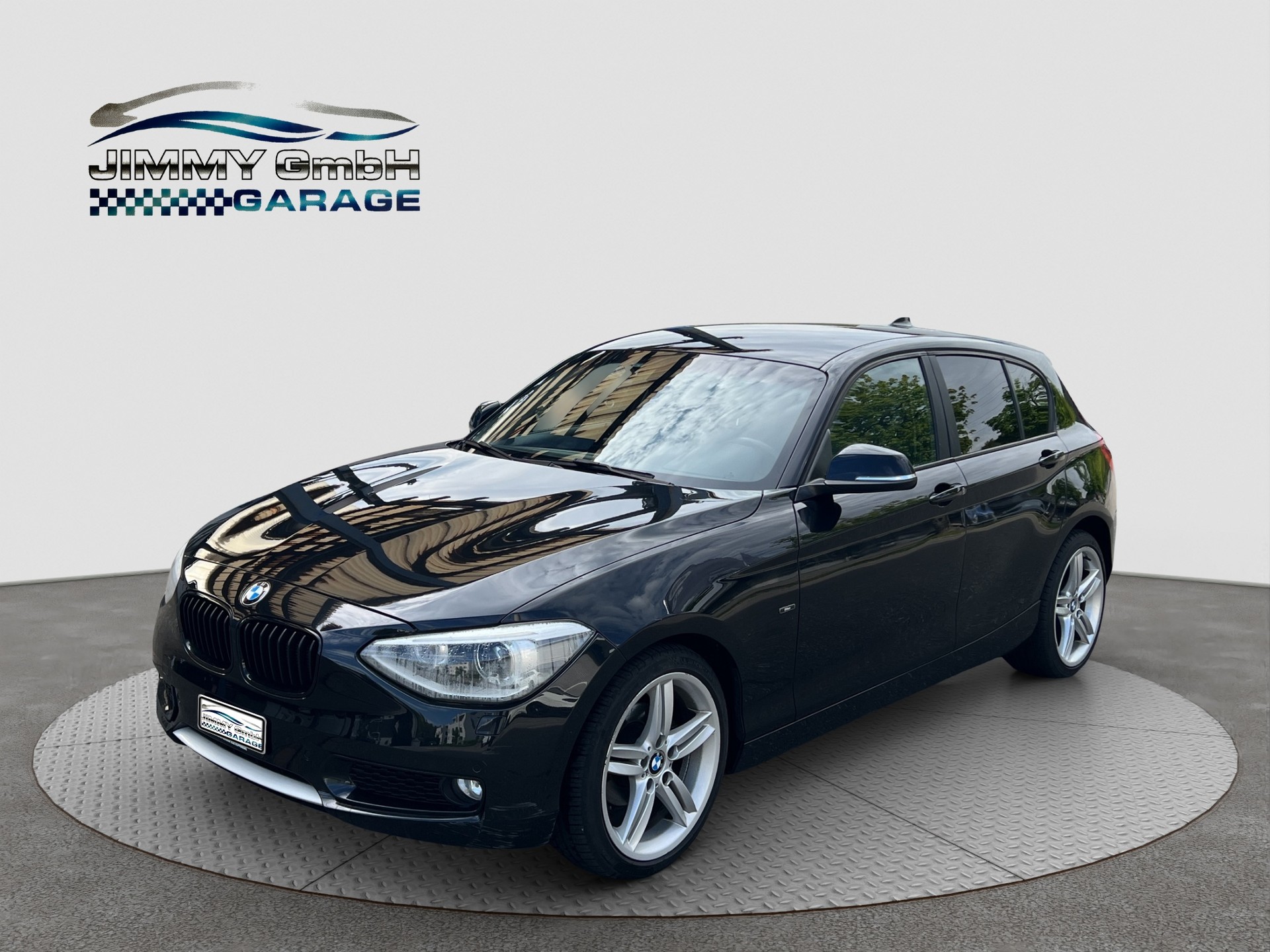 BMW 116i Urban Line Steptronic-image-1