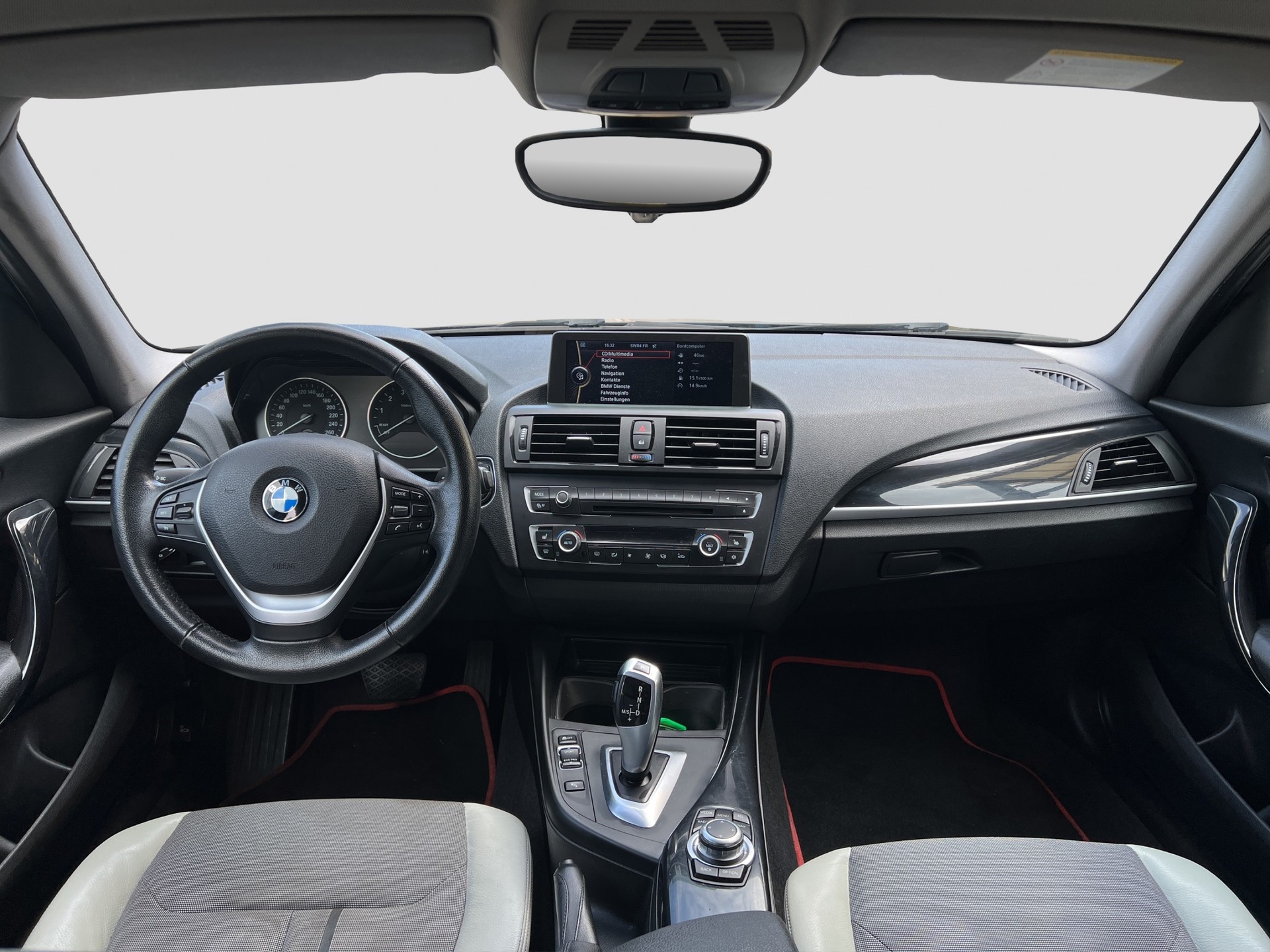 BMW 116i Urban Line Steptronic-image-10