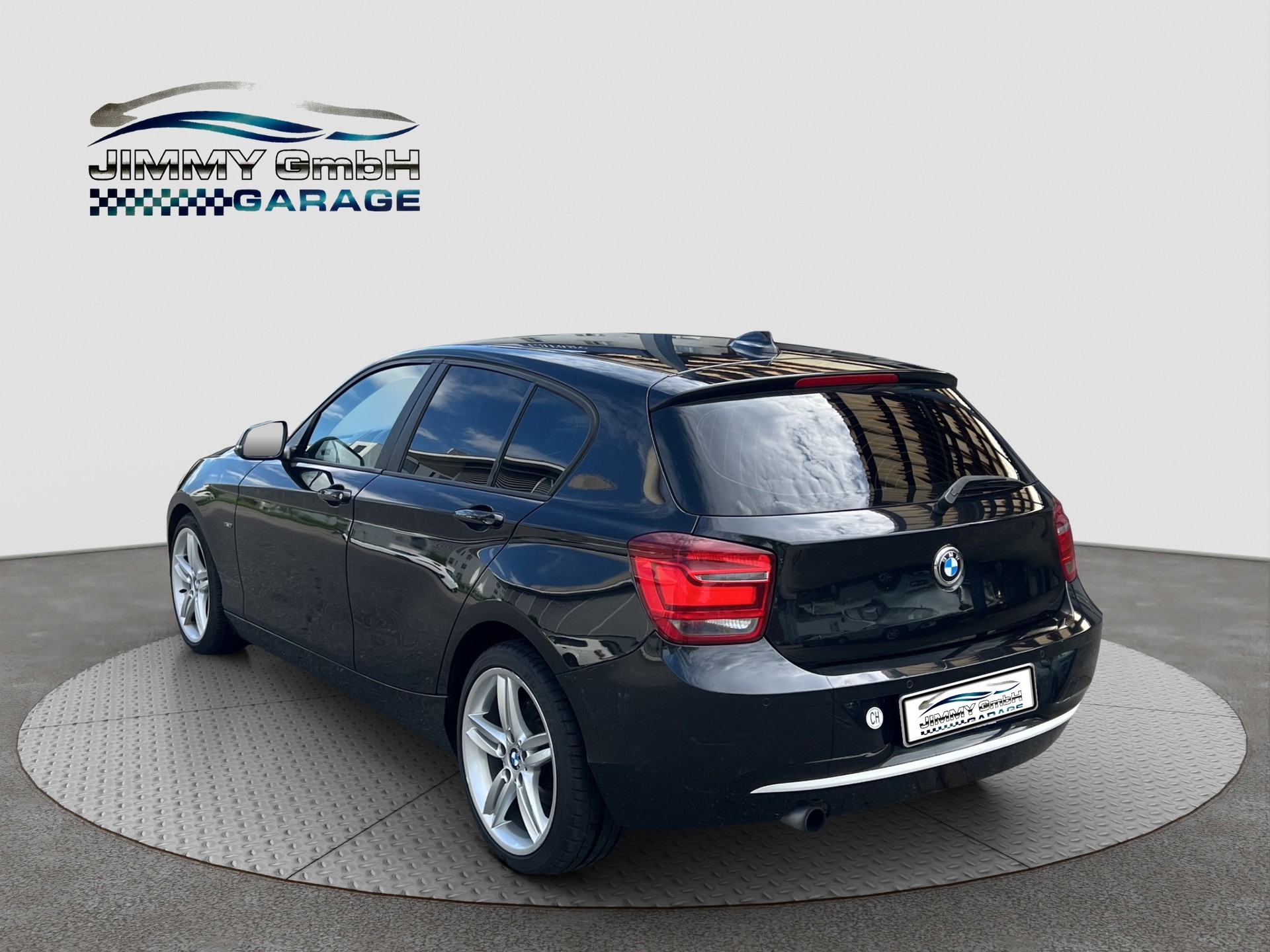 BMW 116i Urban Line Steptronic-image-3