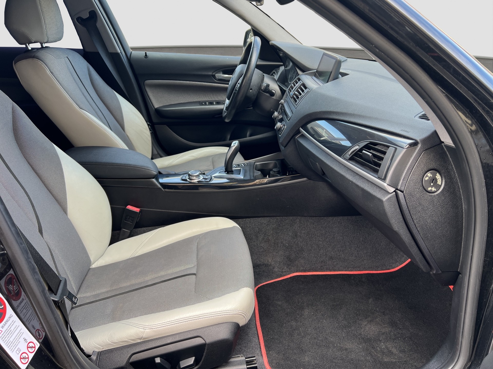 BMW 116i Urban Line Steptronic-image-11